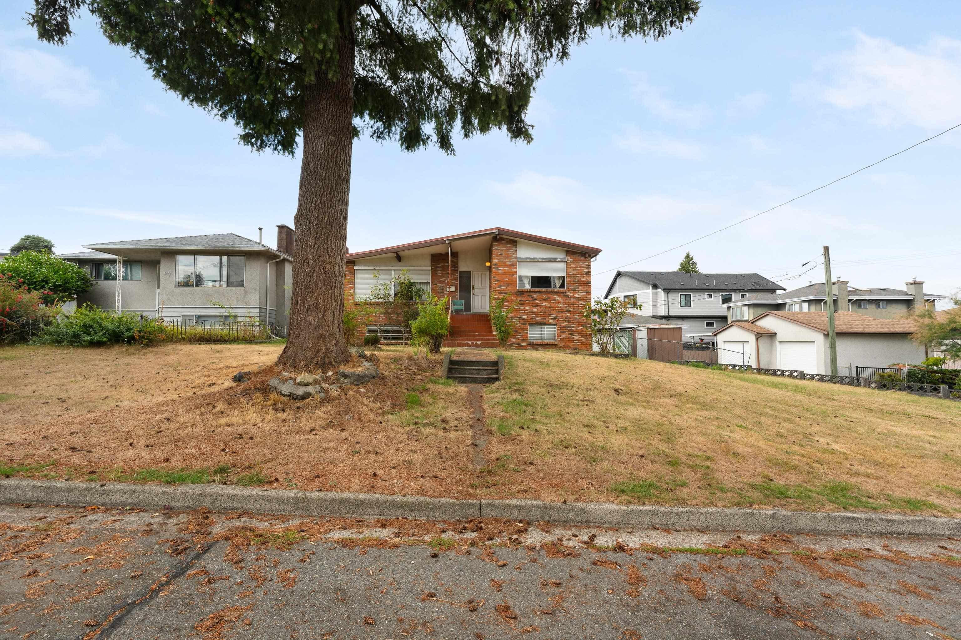 4561 Manor Street, Vancouver, V5R 3X4 — photo 1