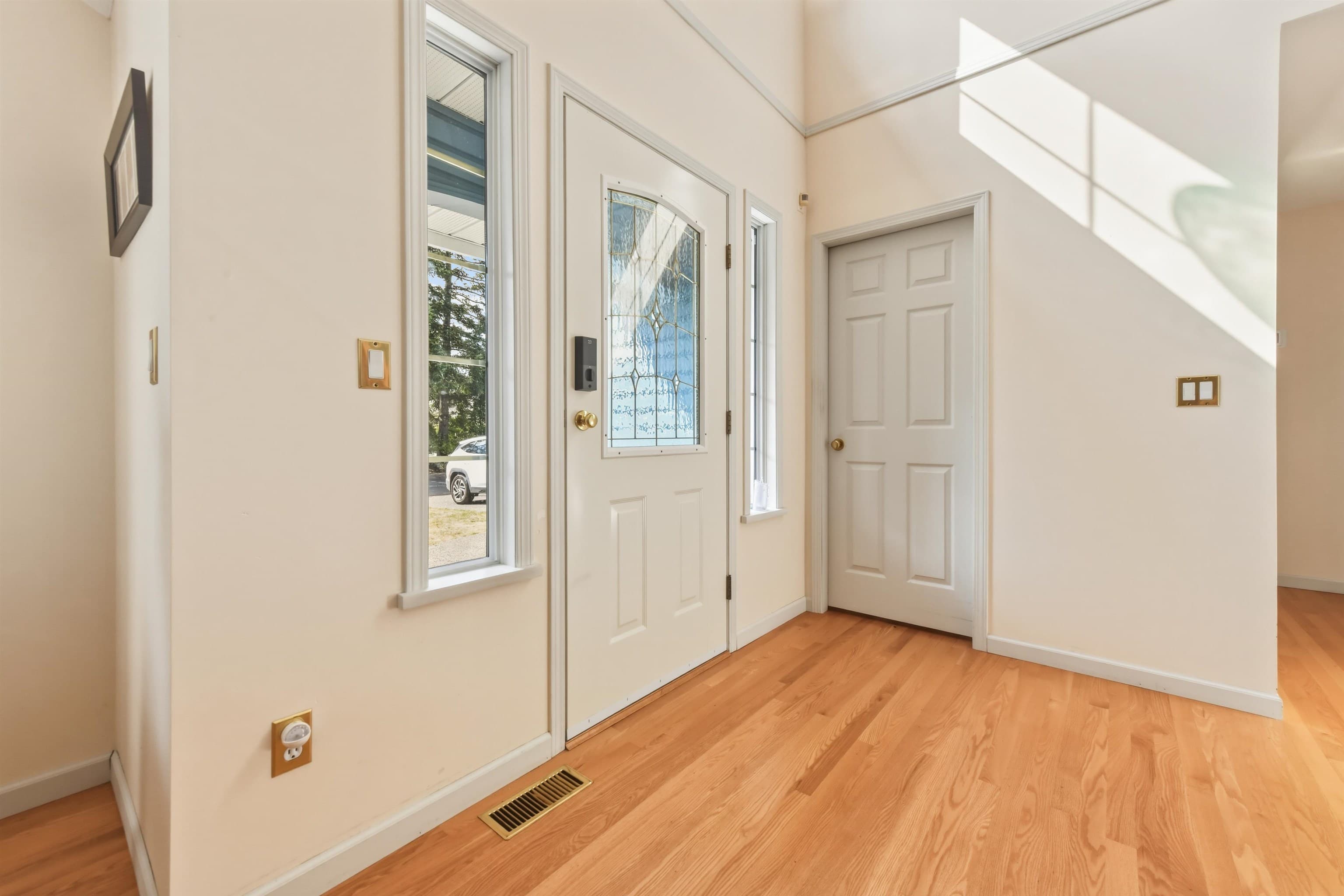 14877 24th Avenue, Surrey, V4P 1N9 — photo 2