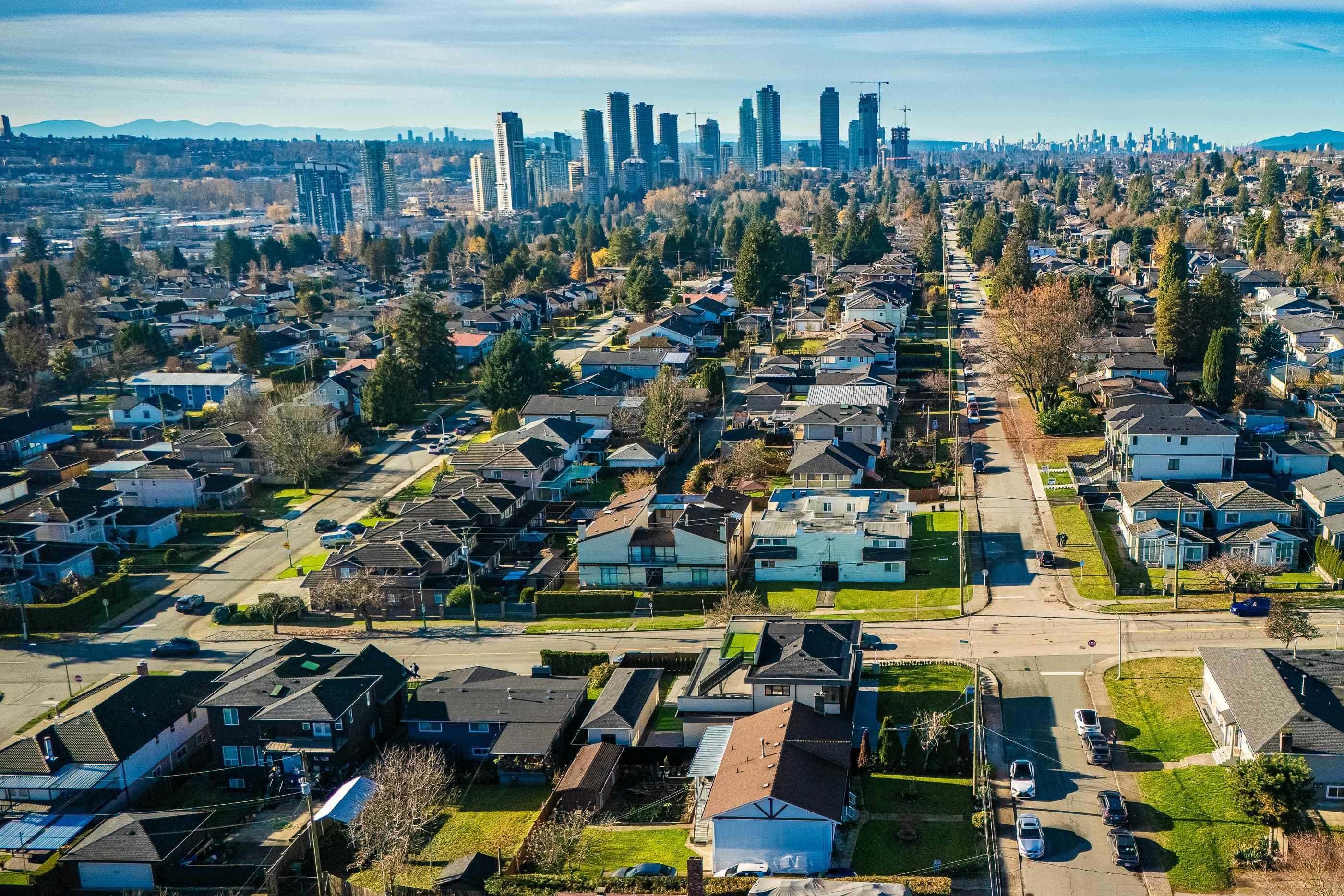 6708 Winch Street, Burnaby, V5B 4K2 — photo 3