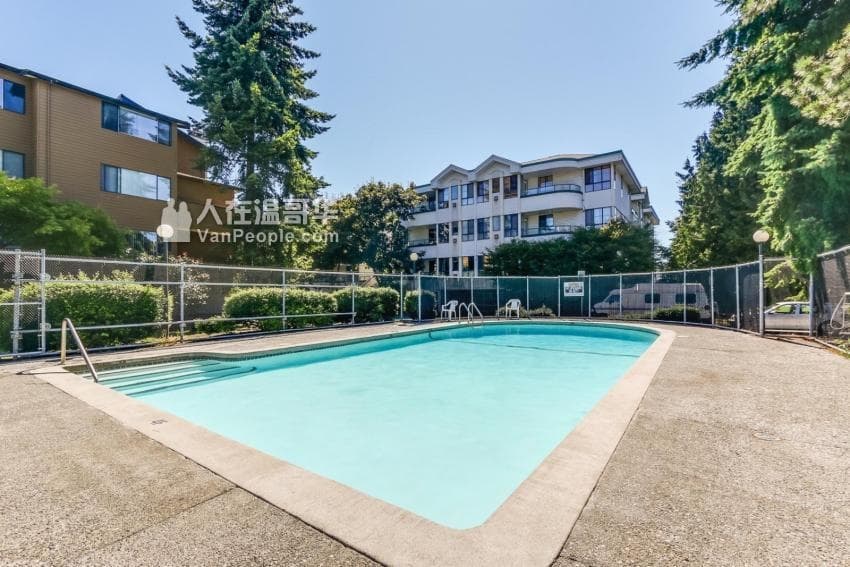 7297 Moffatt Road, Richmond