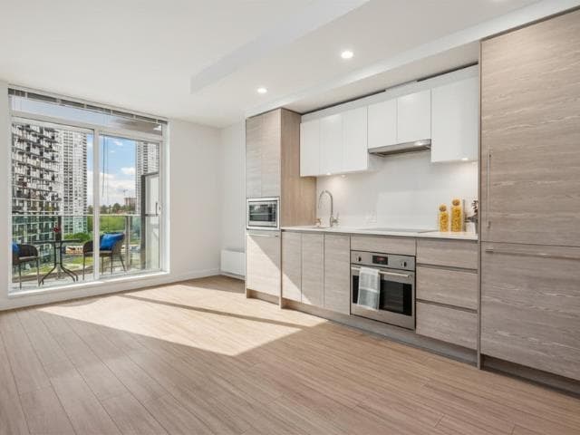 807 - 13655 Fraser Highway, Surrey, V3T 0P8 — photo 2