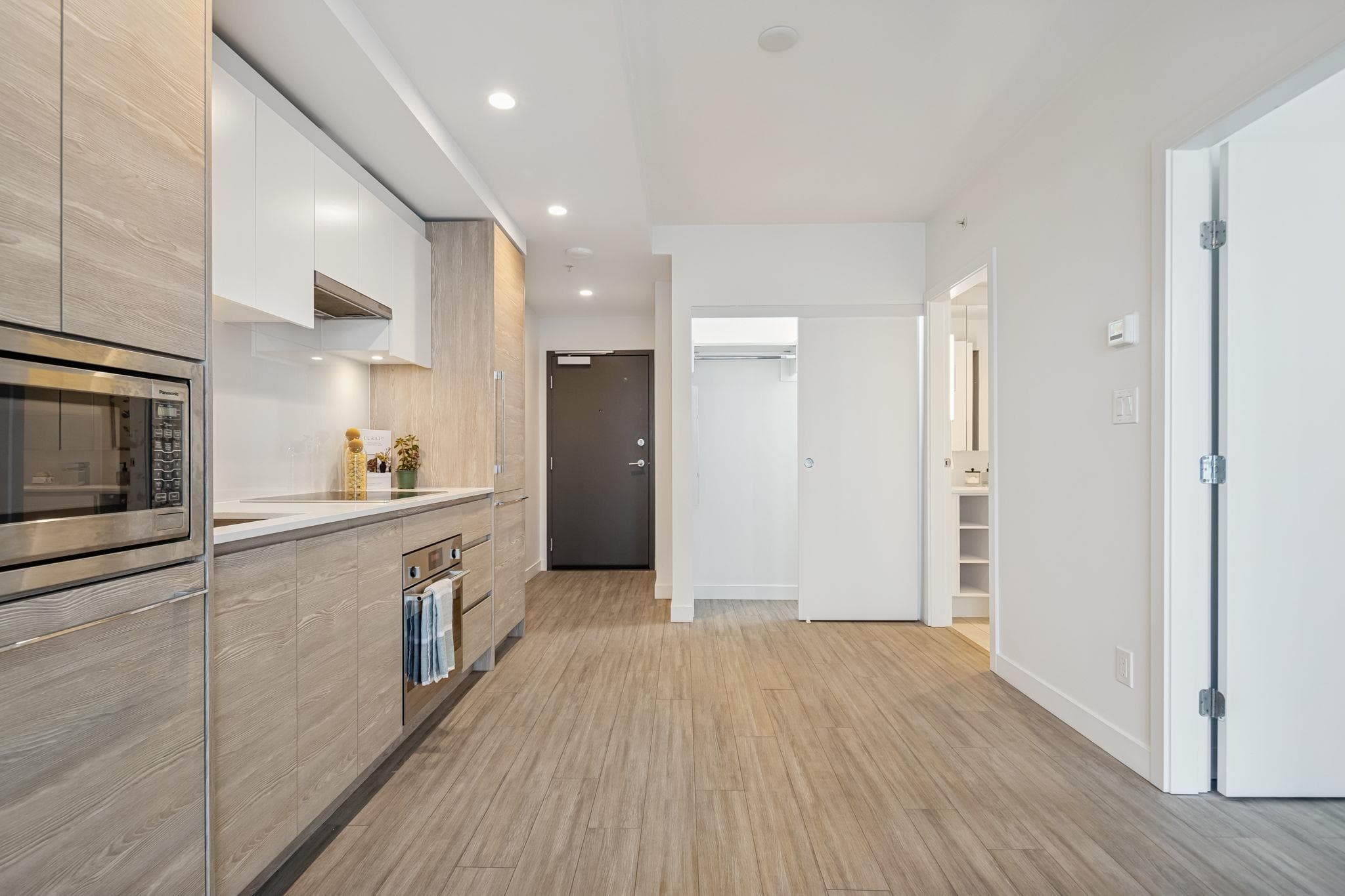 807 - 13655 Fraser Highway, Surrey, V3T 0P8 — photo 4