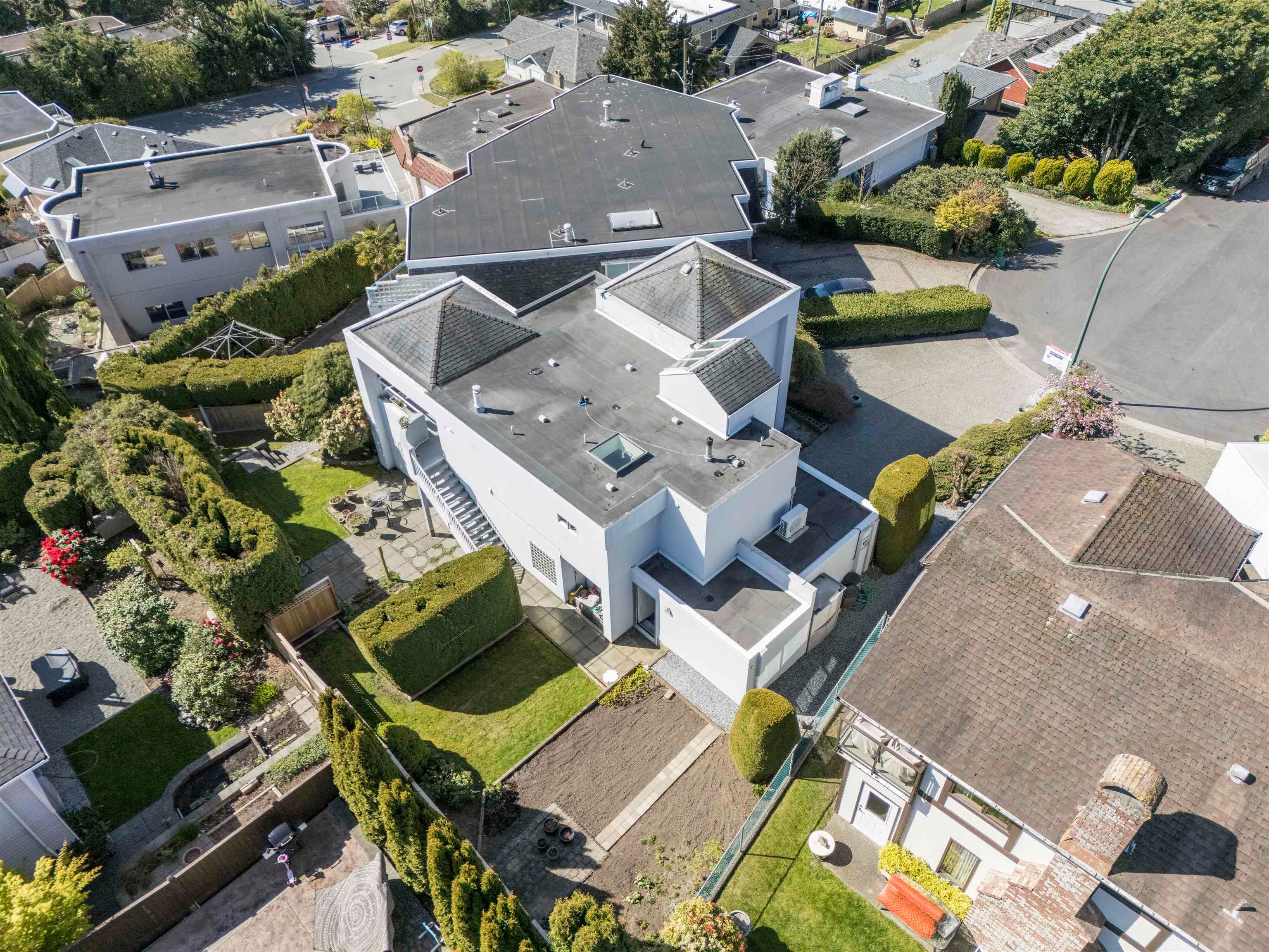 15662 Semiahmoo Avenue, White Rock, V4B 1V4 — photo 5