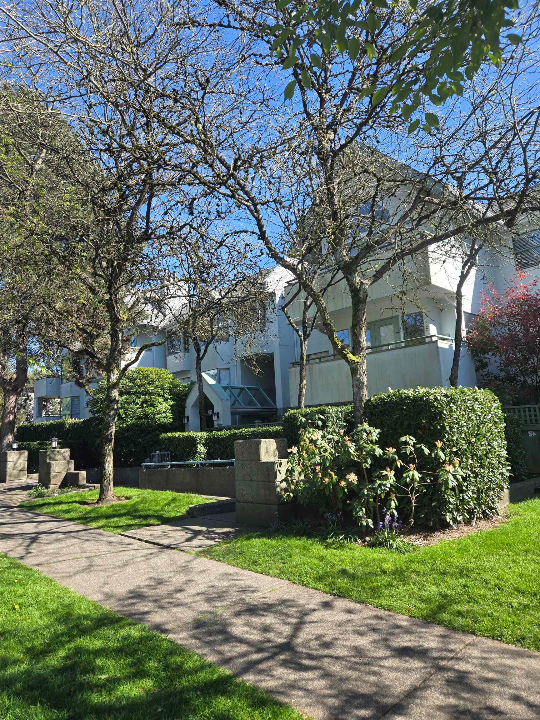 109 - 5250 Victory Street, Burnaby, V5J 5H2 — photo 1