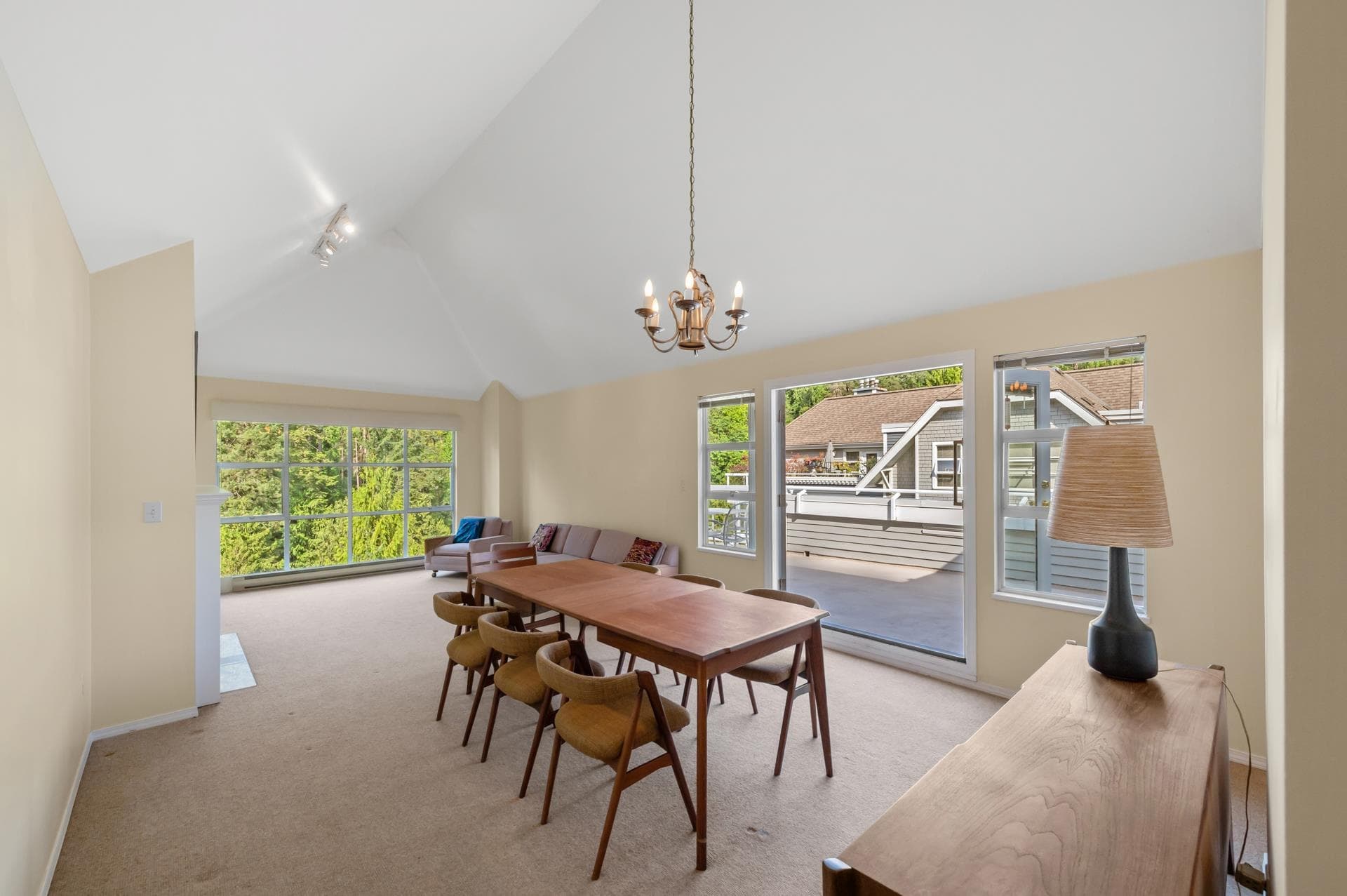 303 - 3373 Capilano Crescent, North Vancouver, V7R 4W7 — photo 2