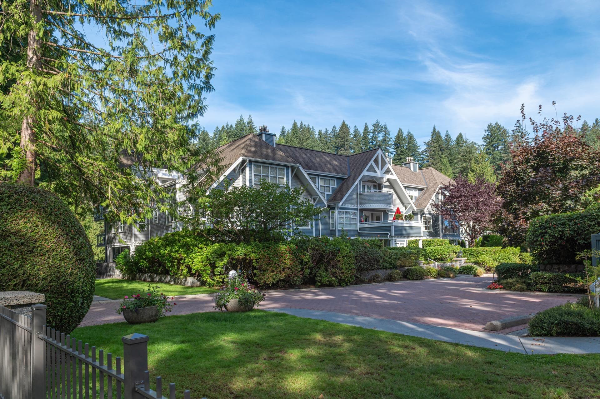 303 - 3373 Capilano Crescent, North Vancouver, V7R 4W7 — photo 3