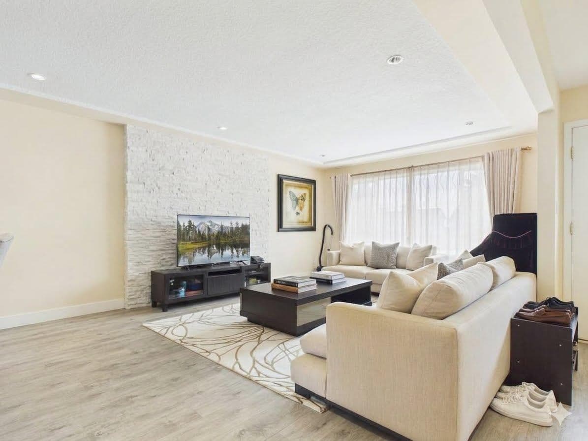 6325 Napier Street, Burnaby, V5B 2B9 — photo 3