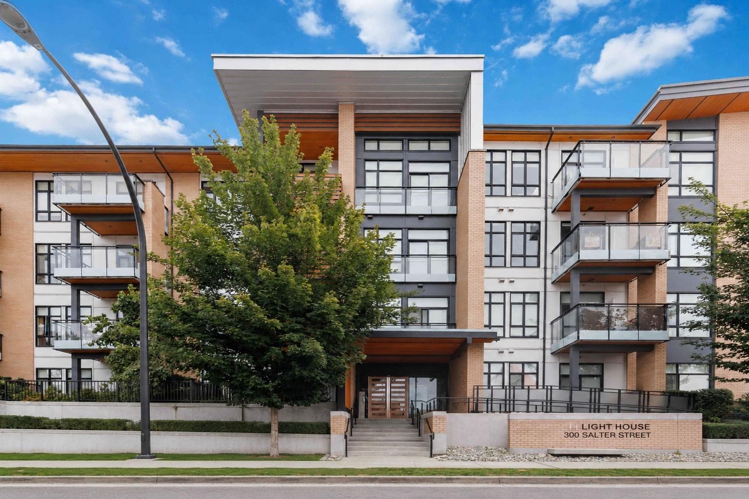 318 - 300 Salter Street, New Westminster, V3M 0L9 — photo 1