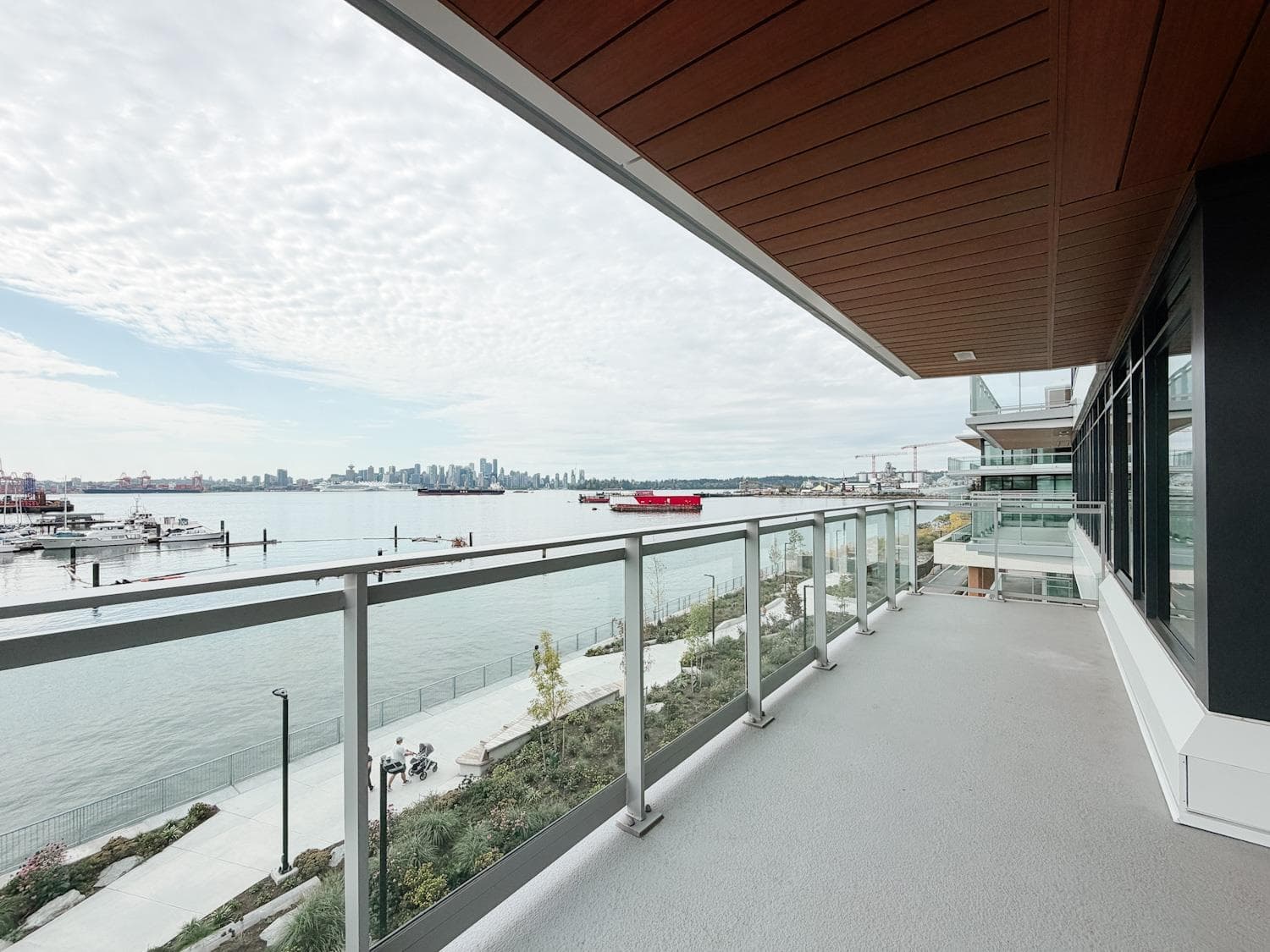 403 - 777 Harbour Way, North Vancouver, V7P 0G2 — photo 2