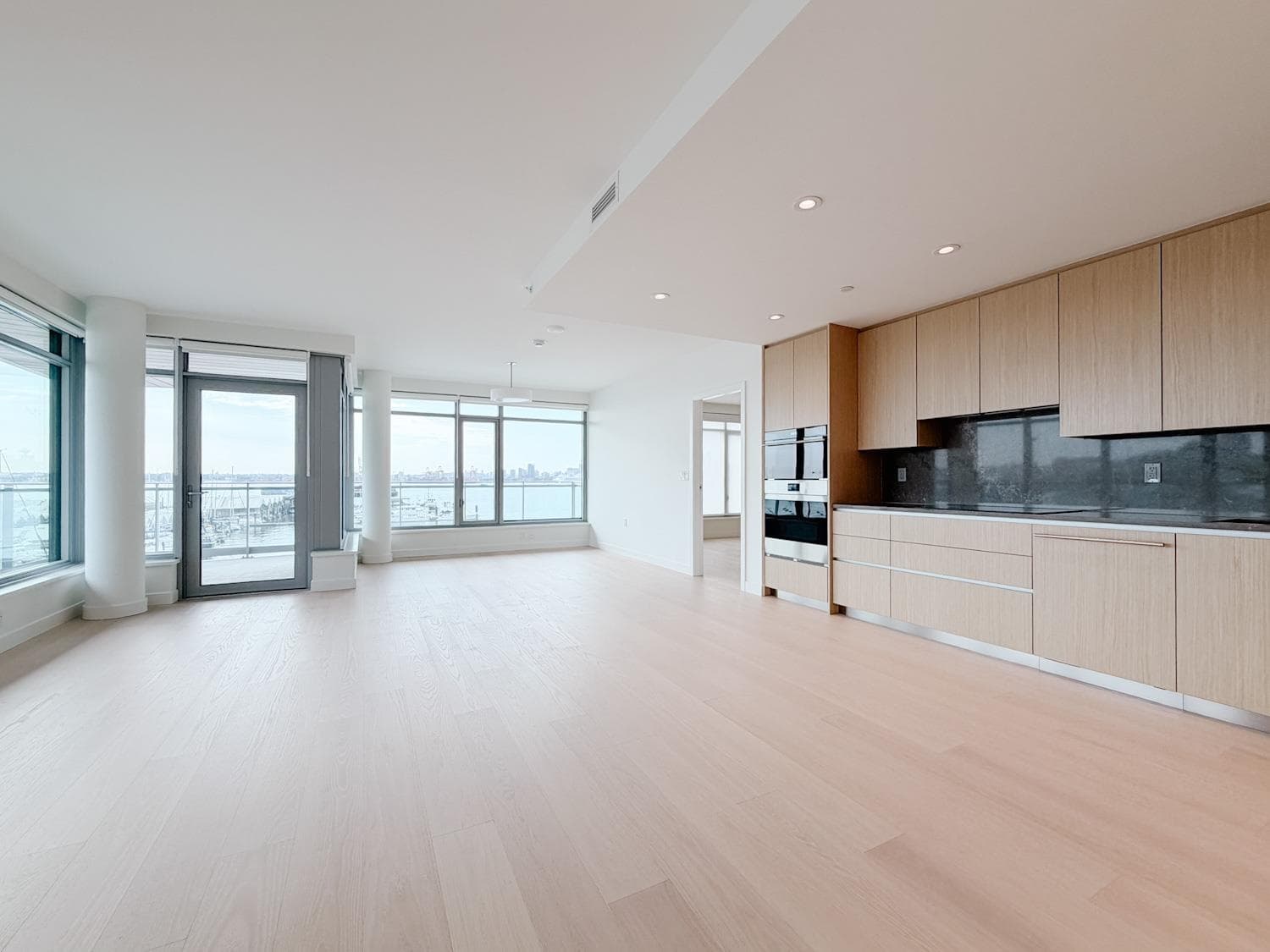 403 - 777 Harbour Way, North Vancouver, V7P 0G2 — photo 5