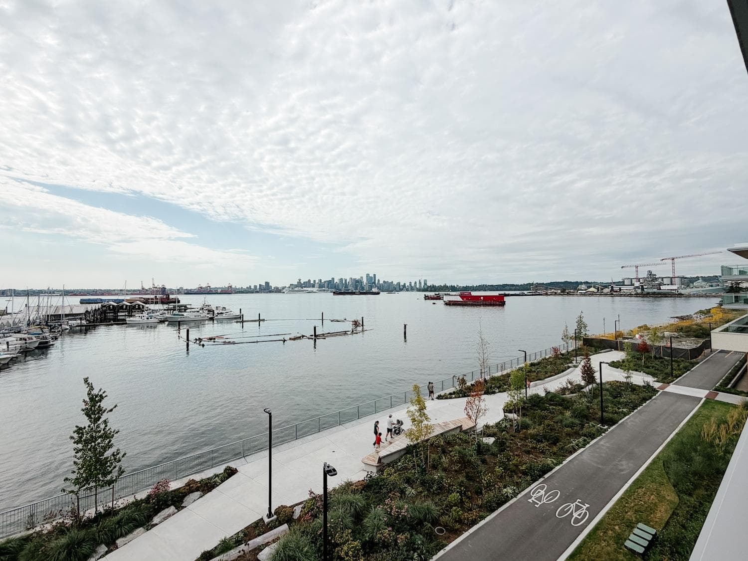 403 - 777 Harbour Way, North Vancouver, V7P 0G2 — photo 4