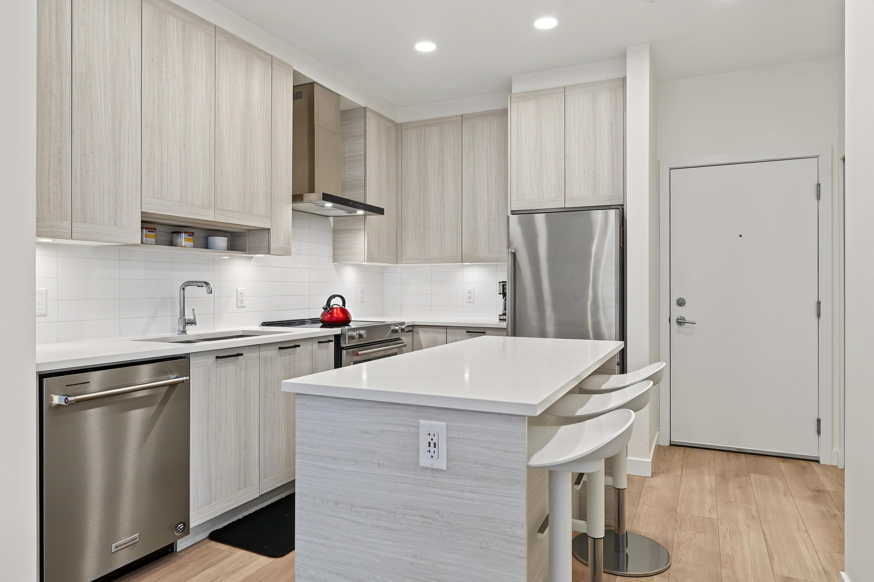 218 - 7169 14th Avenue, Burnaby, V3N 0H6 — photo 3