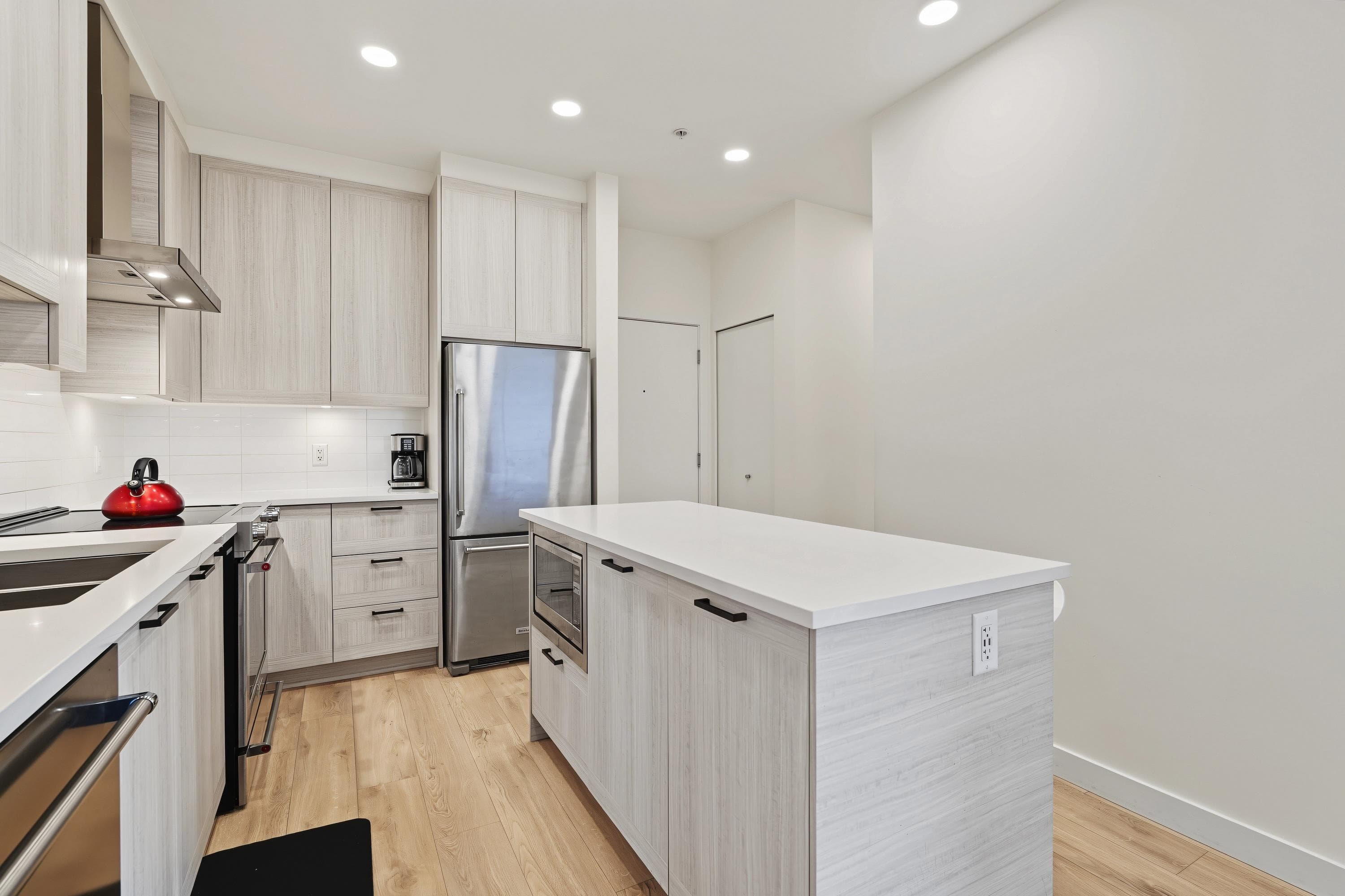 218 - 7169 14th Avenue, Burnaby, V3N 0H6 — photo 4