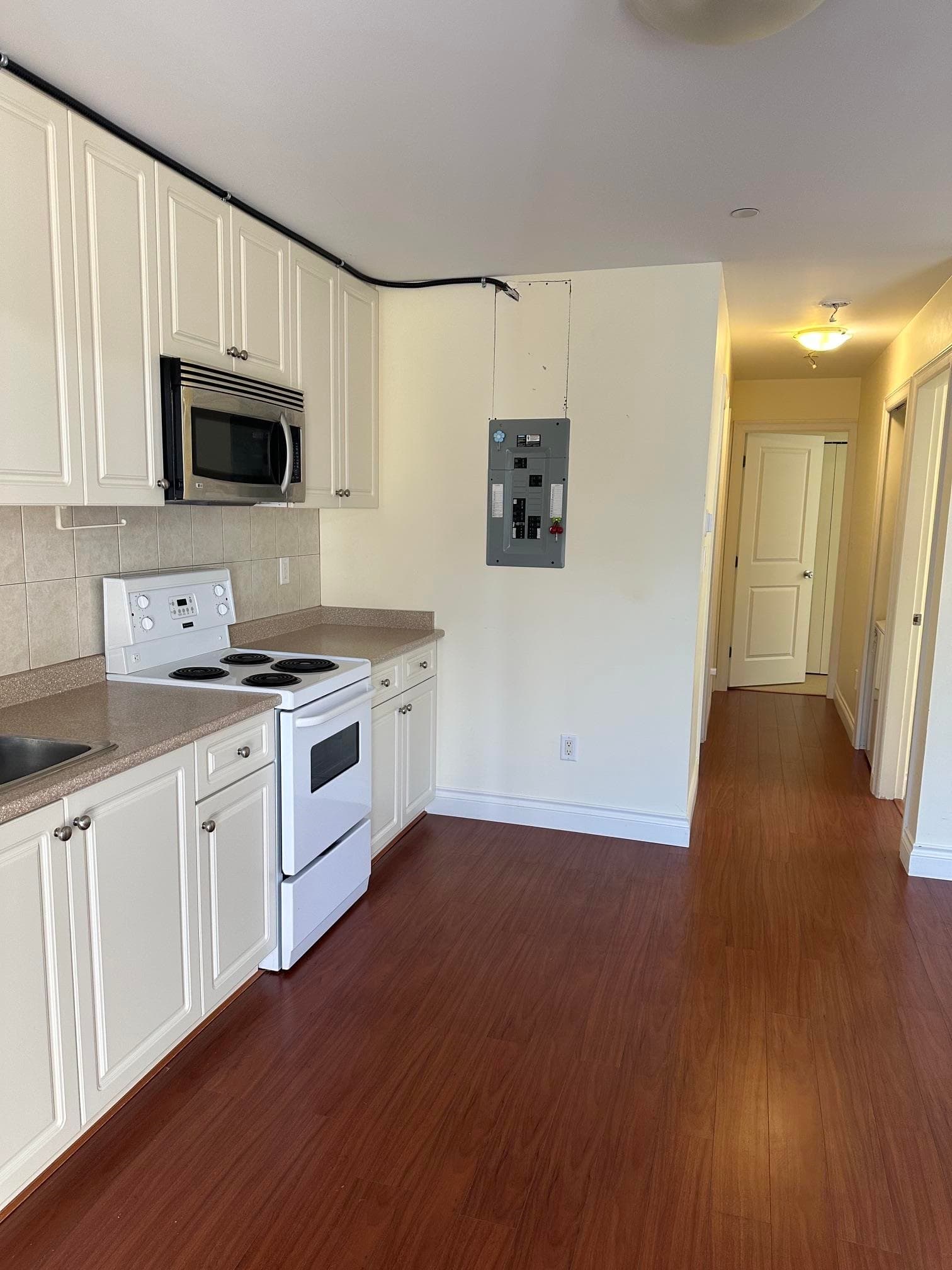 171 E Rockland Road, North Blackburn, V7N 1R8 — photo 3