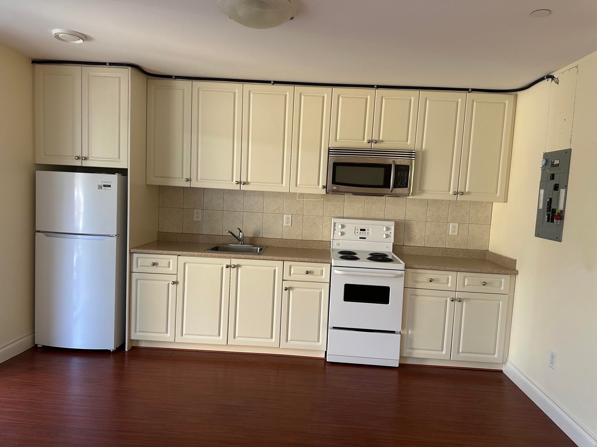 171 E Rockland Road, North Blackburn, V7N 1R8 — photo 5