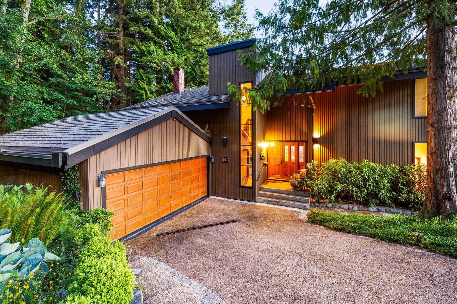 187 Rondoval Crescent, North Vancouver, V7N 2W6 — photo 2