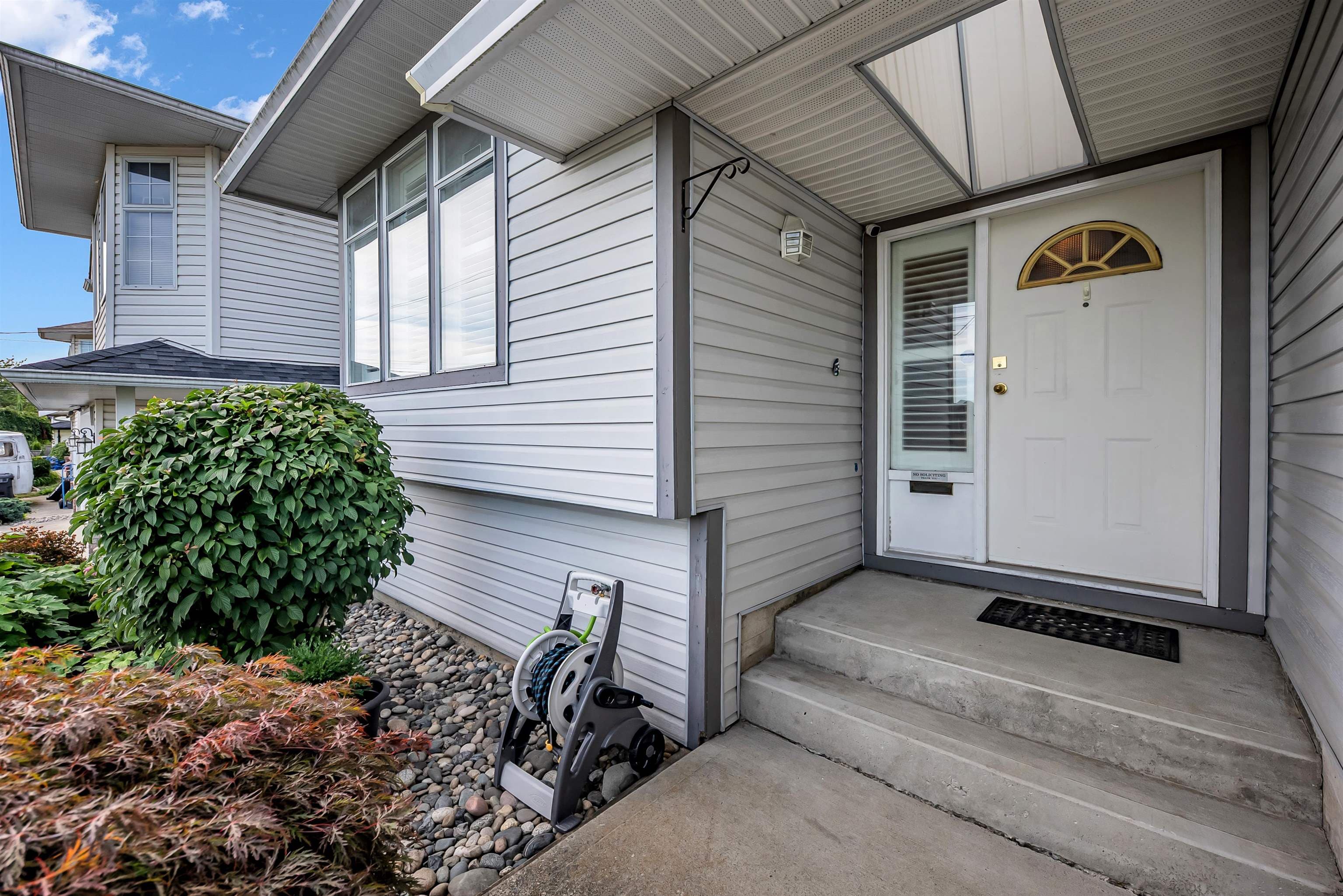 1869 Harbour Street, Port Coquitlam, V3C 1A4 — photo 2