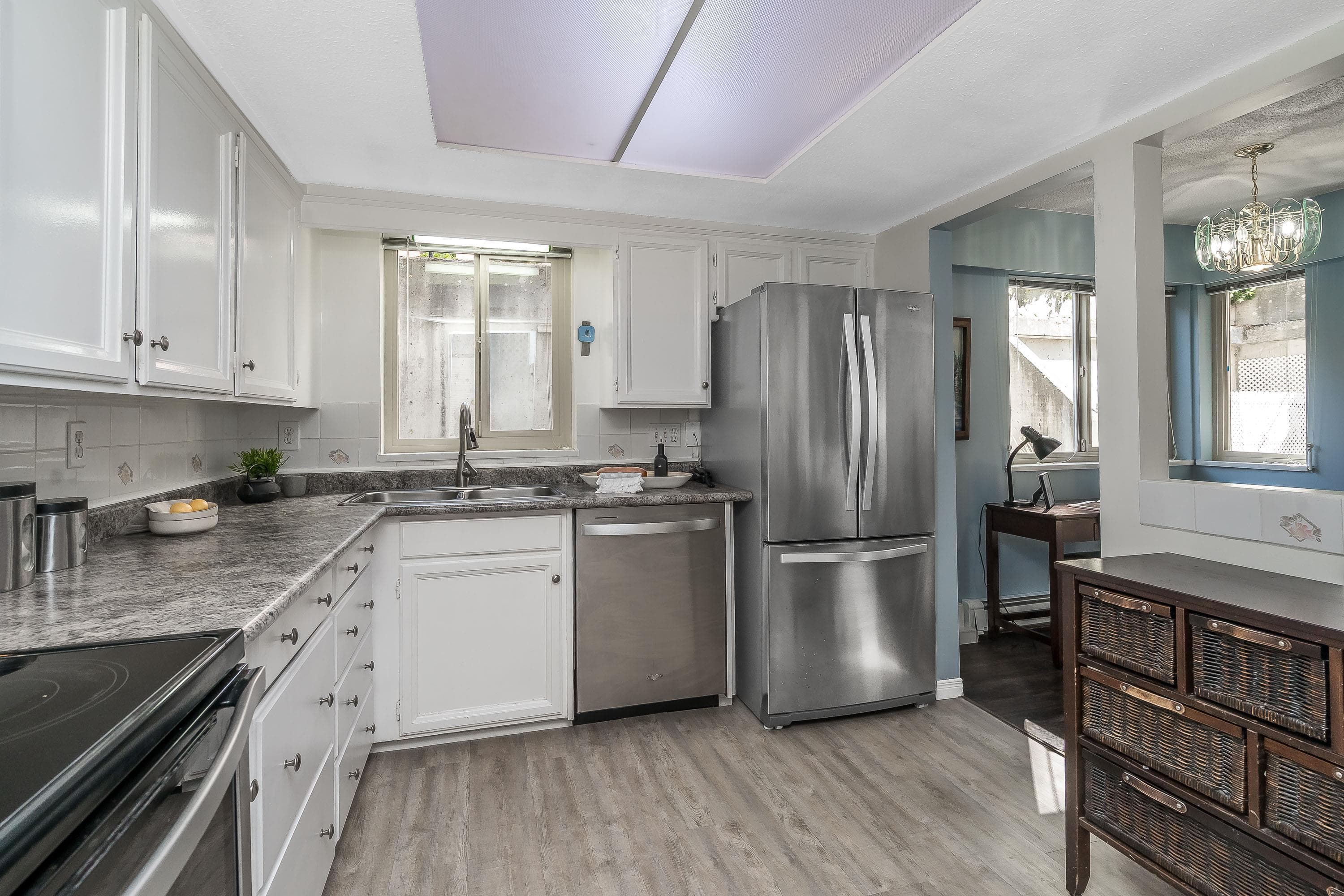 102 - 1368 Foster Street, White Rock, V4B 3X4 — photo 2