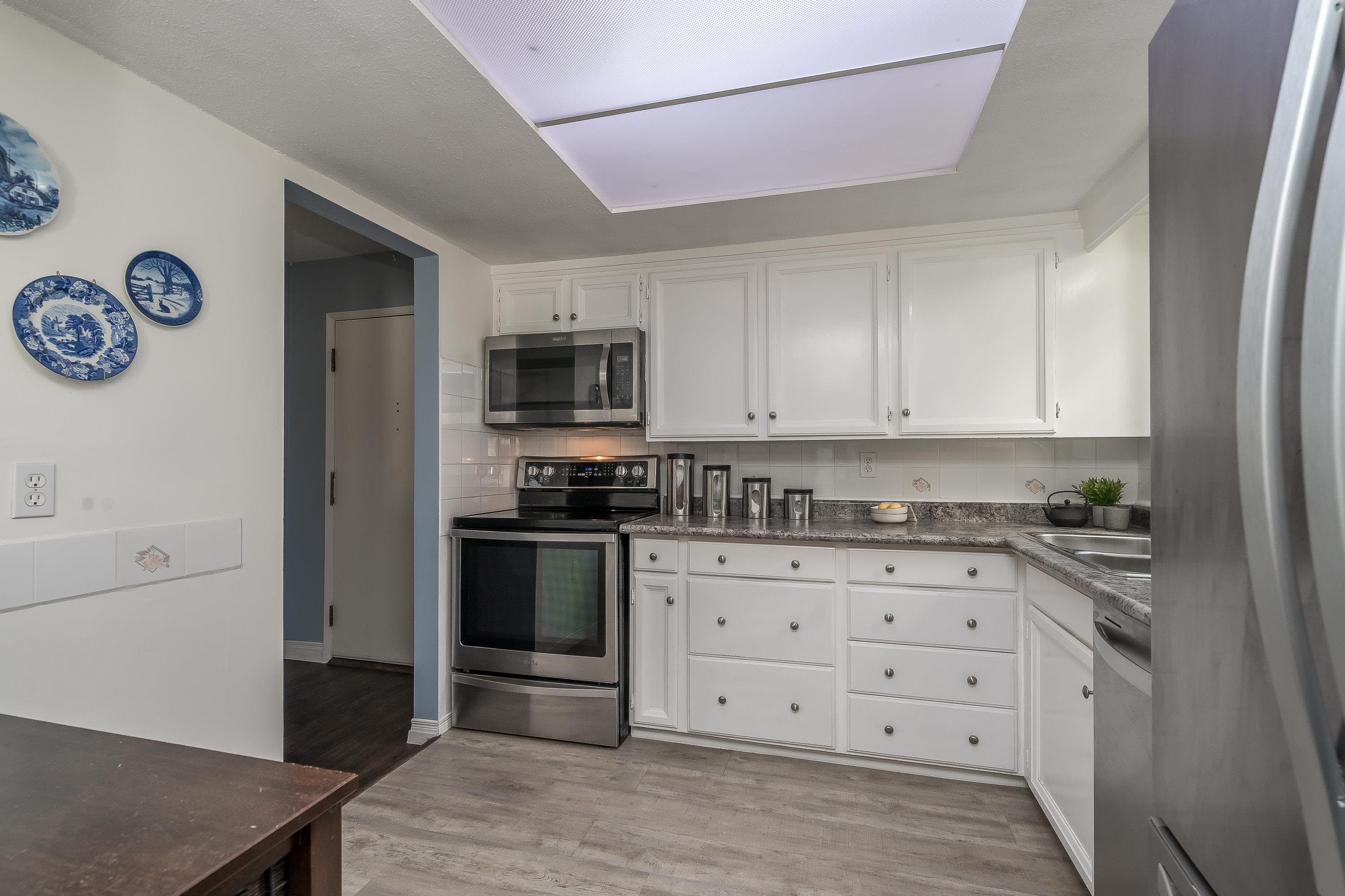 102 - 1368 Foster Street, White Rock, V4B 3X4 — photo 3