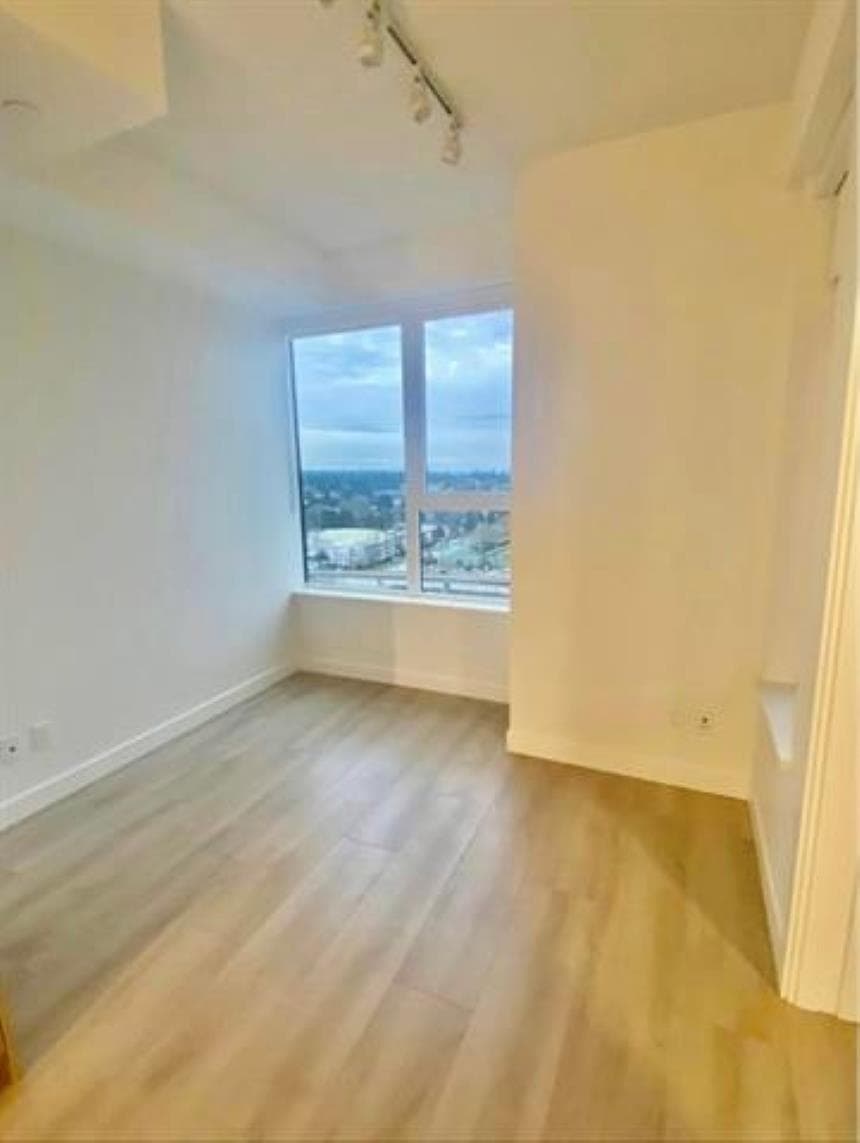 1609 - 10626 City Parkway, Surrey, V3T 0S3 — photo 3