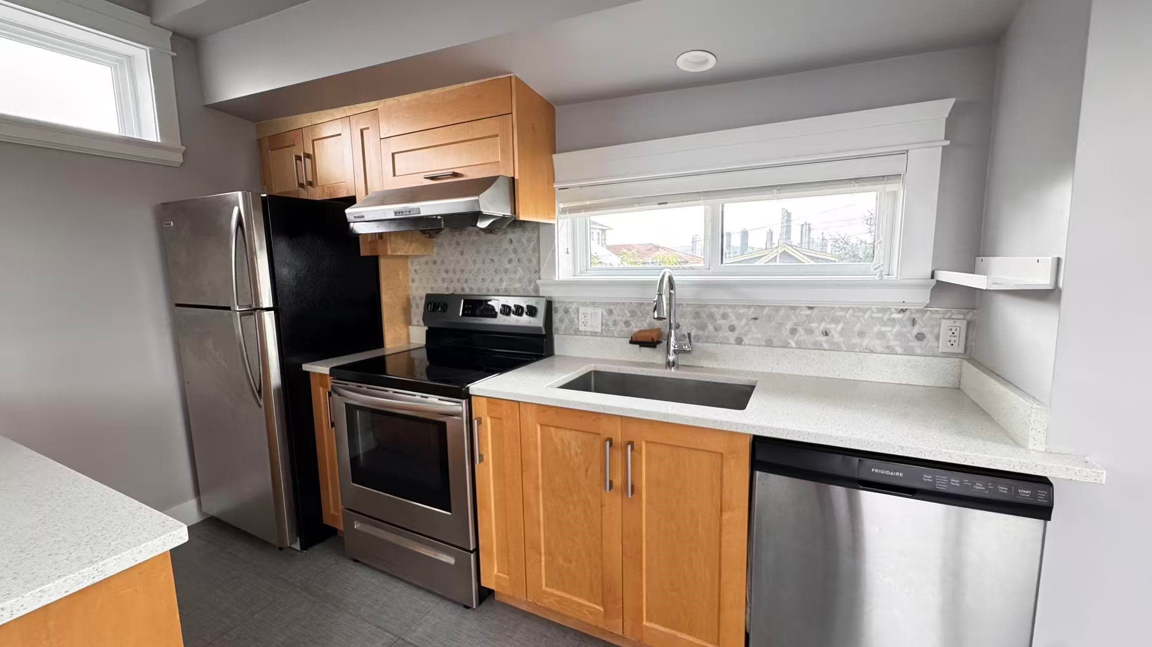 Laneway House - 3202 E 5th Avenue, Vancouver, V5M 1P3 — photo 2