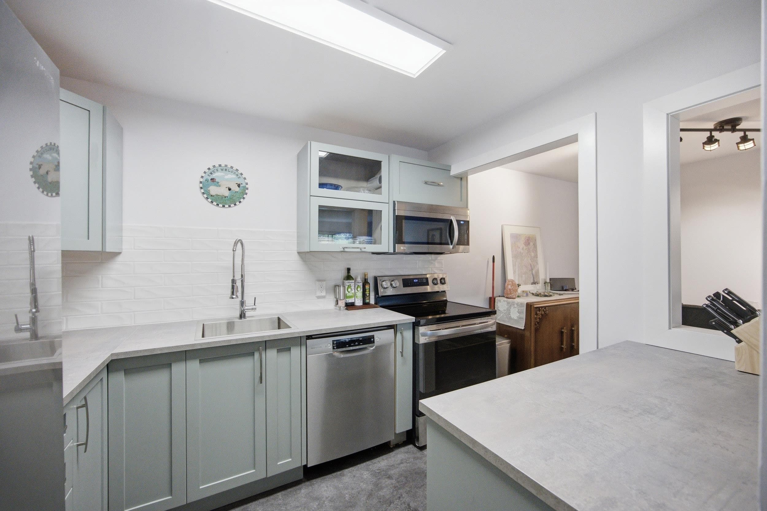 206 - 1555 Fir Street, White Rock, V4B 4B6 — photo 3