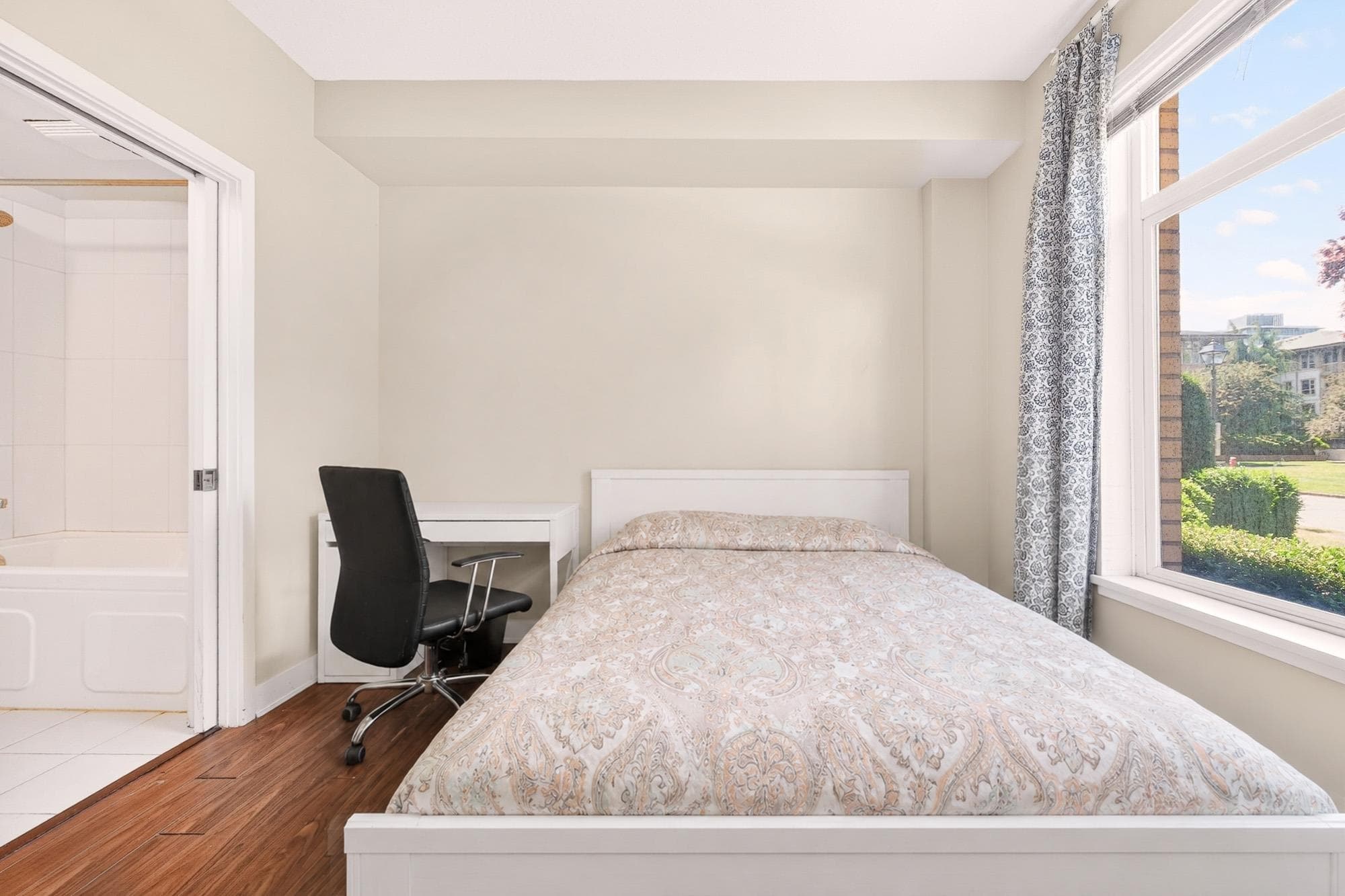 Master bedroom - 5692 Kings Road, Vancouver, V6T 1K8 — photo 2