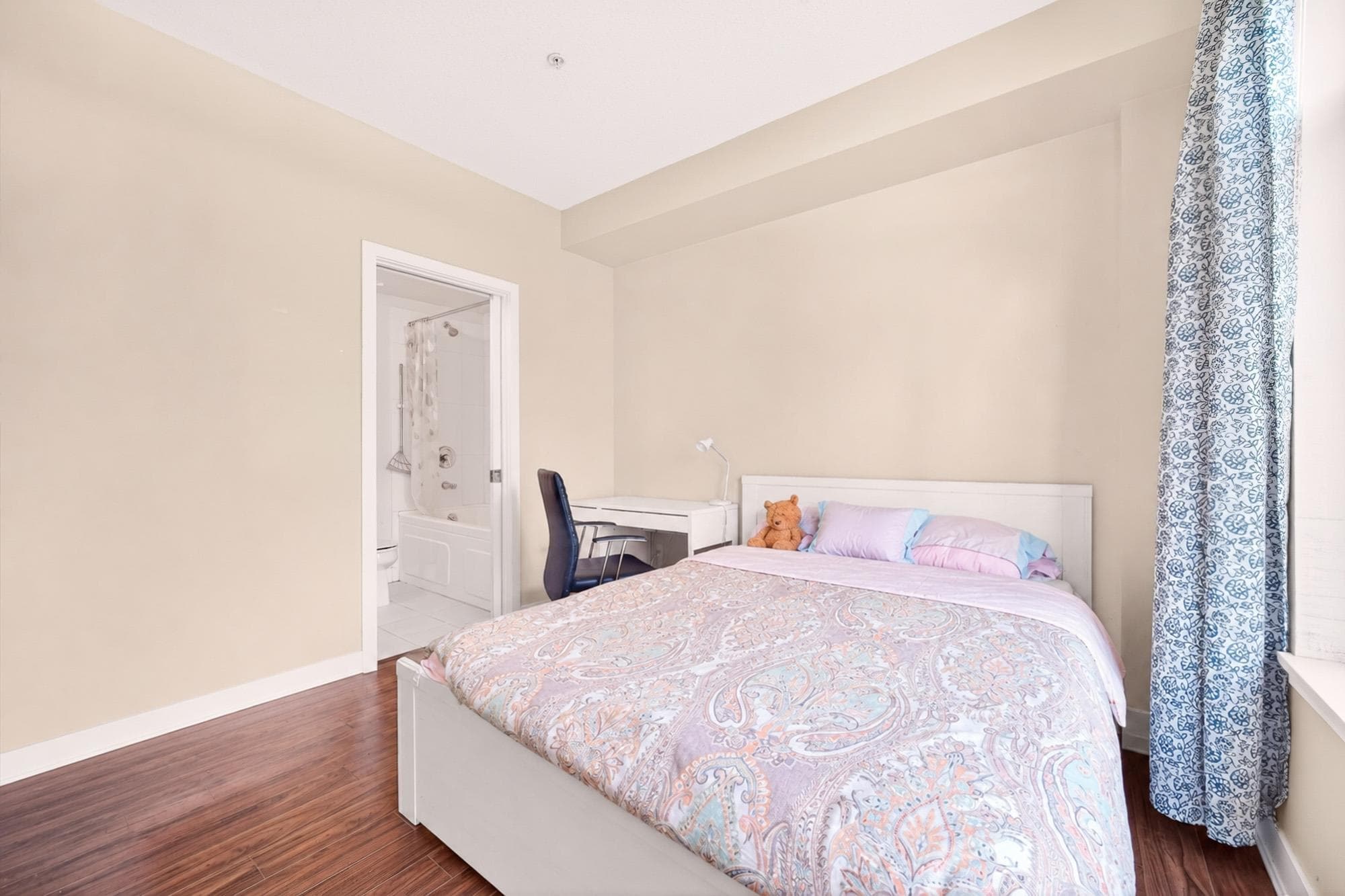 Master bedroom - 5692 Kings Road, Vancouver, V6T 1K8 — photo 3