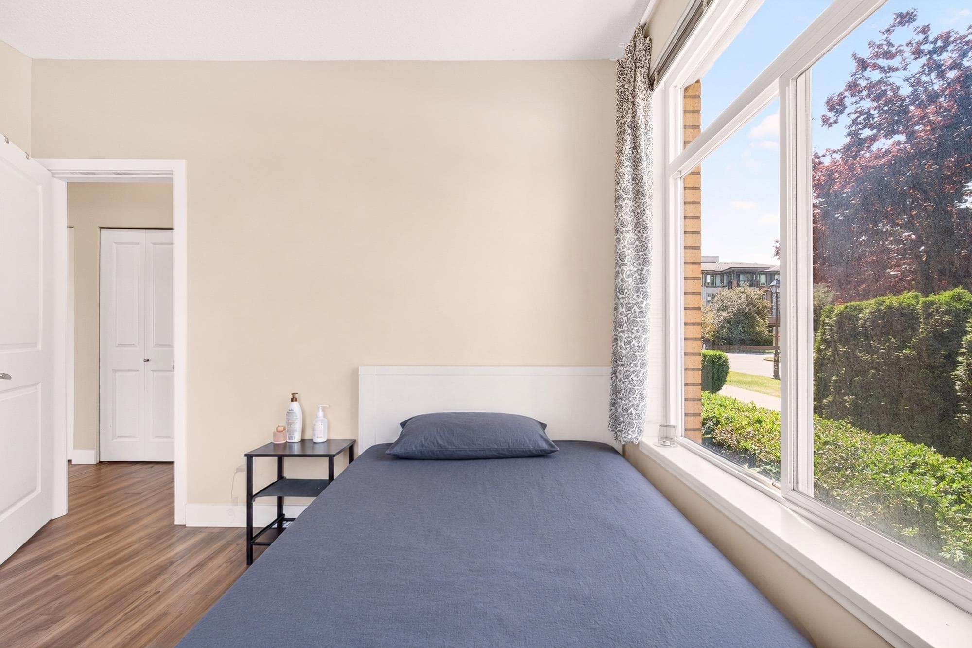 Second bedroom - 5692 Kings Road, Vancouver, V6T 1K8 — photo 3
