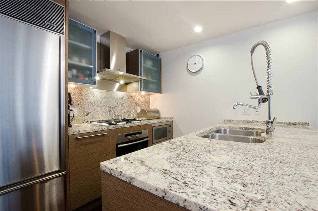 270X - 1111 Alberni Street, Vancouver