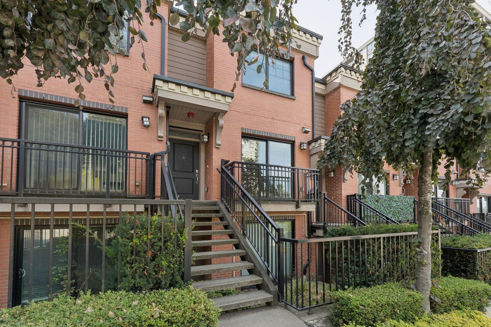 4 - 838 Royal Avenue, New Westminster, V3M 1J9 — photo 2