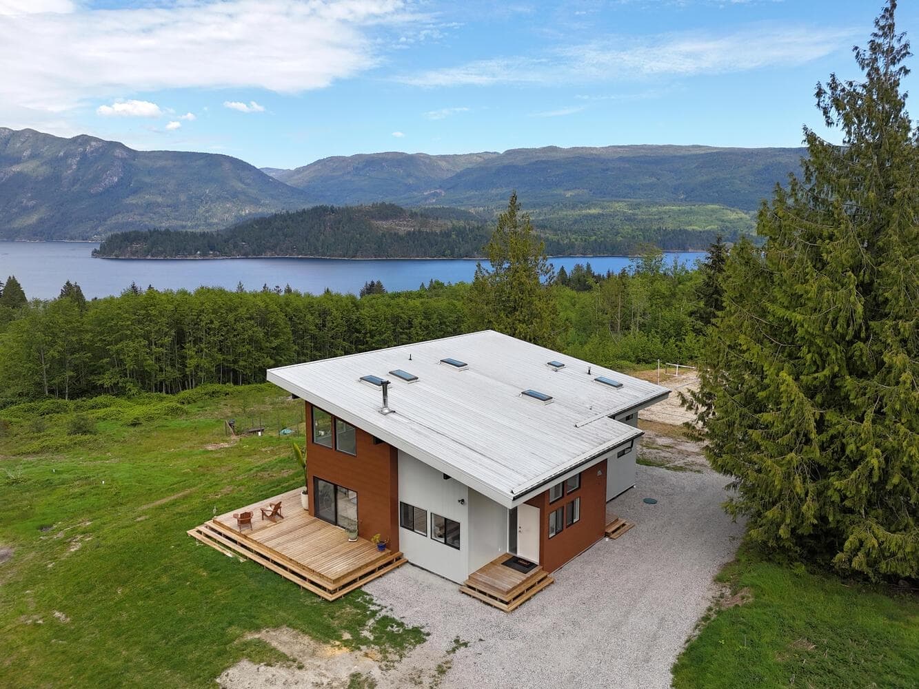 6400 Crowston Road, Sechelt, V7Z 0L1 — photo 1
