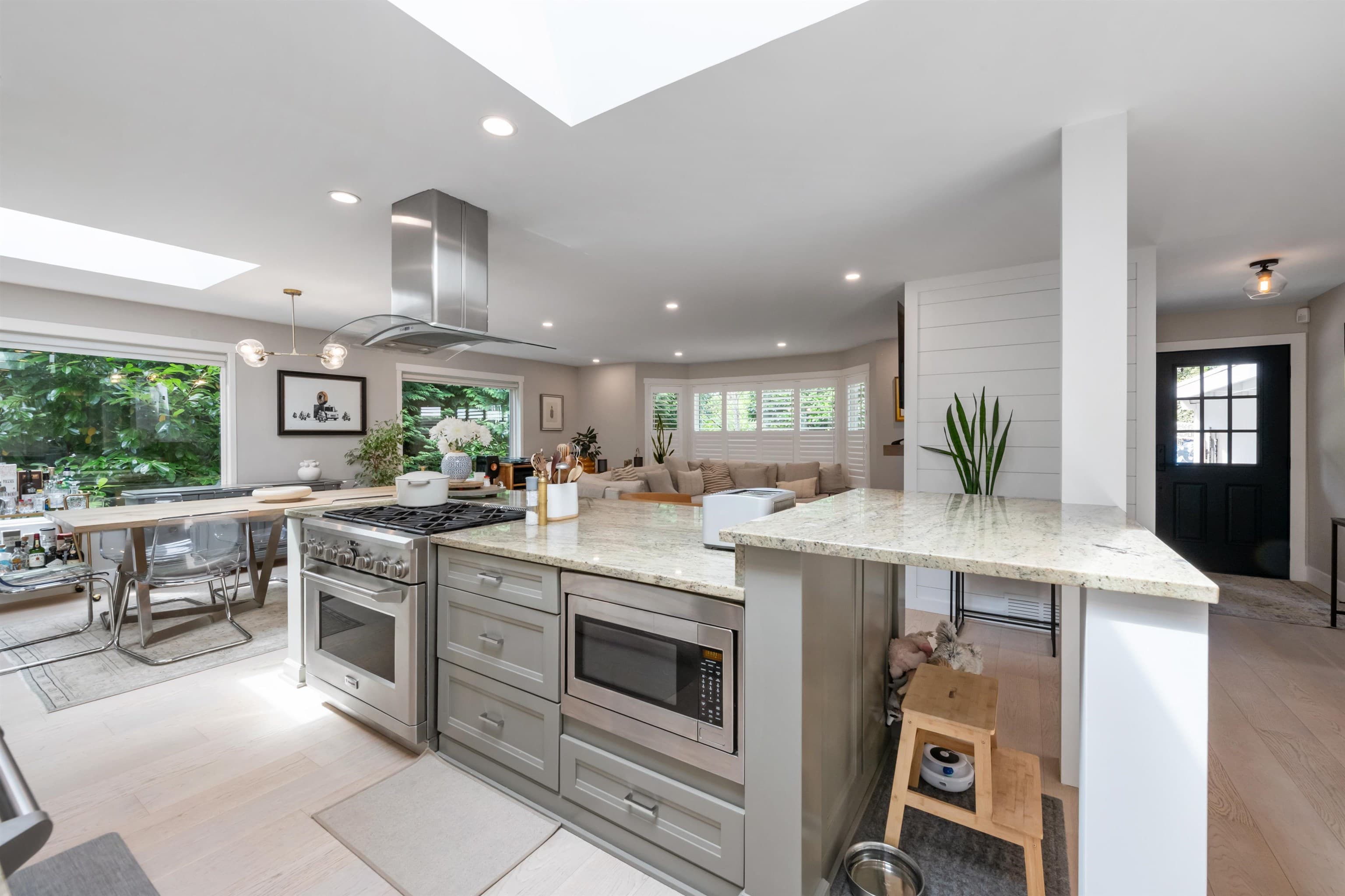 6240 St. Georges Avenue, West Vancouver, V7W 1Z7 — photo 3