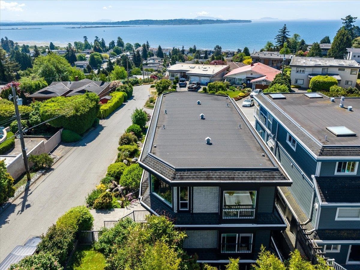 1087 Finlay Street, White Rock, V4B 4K7 — photo 2