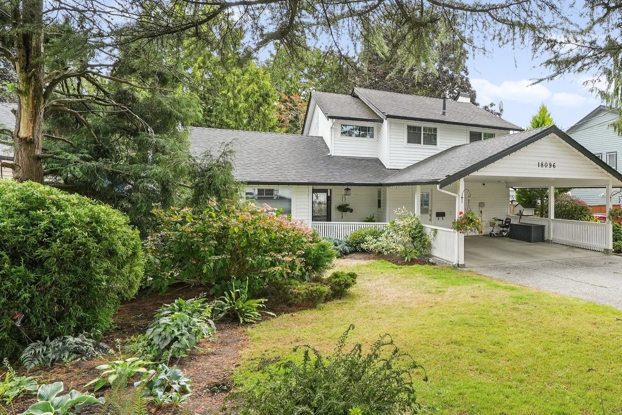 18096 61a Avenue, Surrey, V3S 5V8 — photo 1
