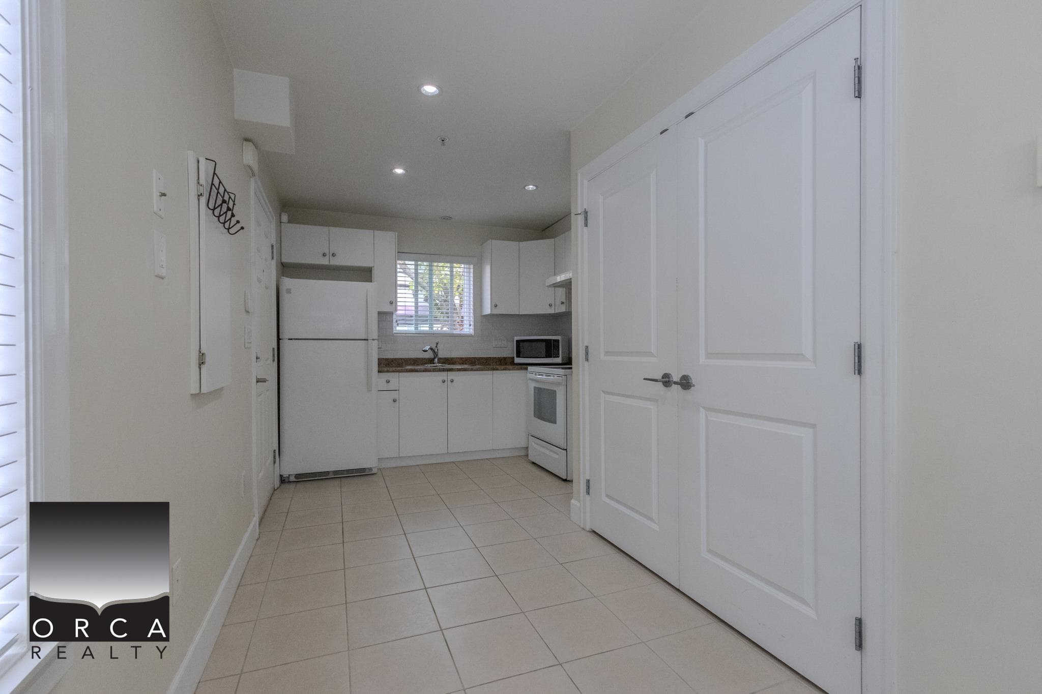 2570 E 2nd Avenue, Vancouver, V5M 1C6 — photo 2