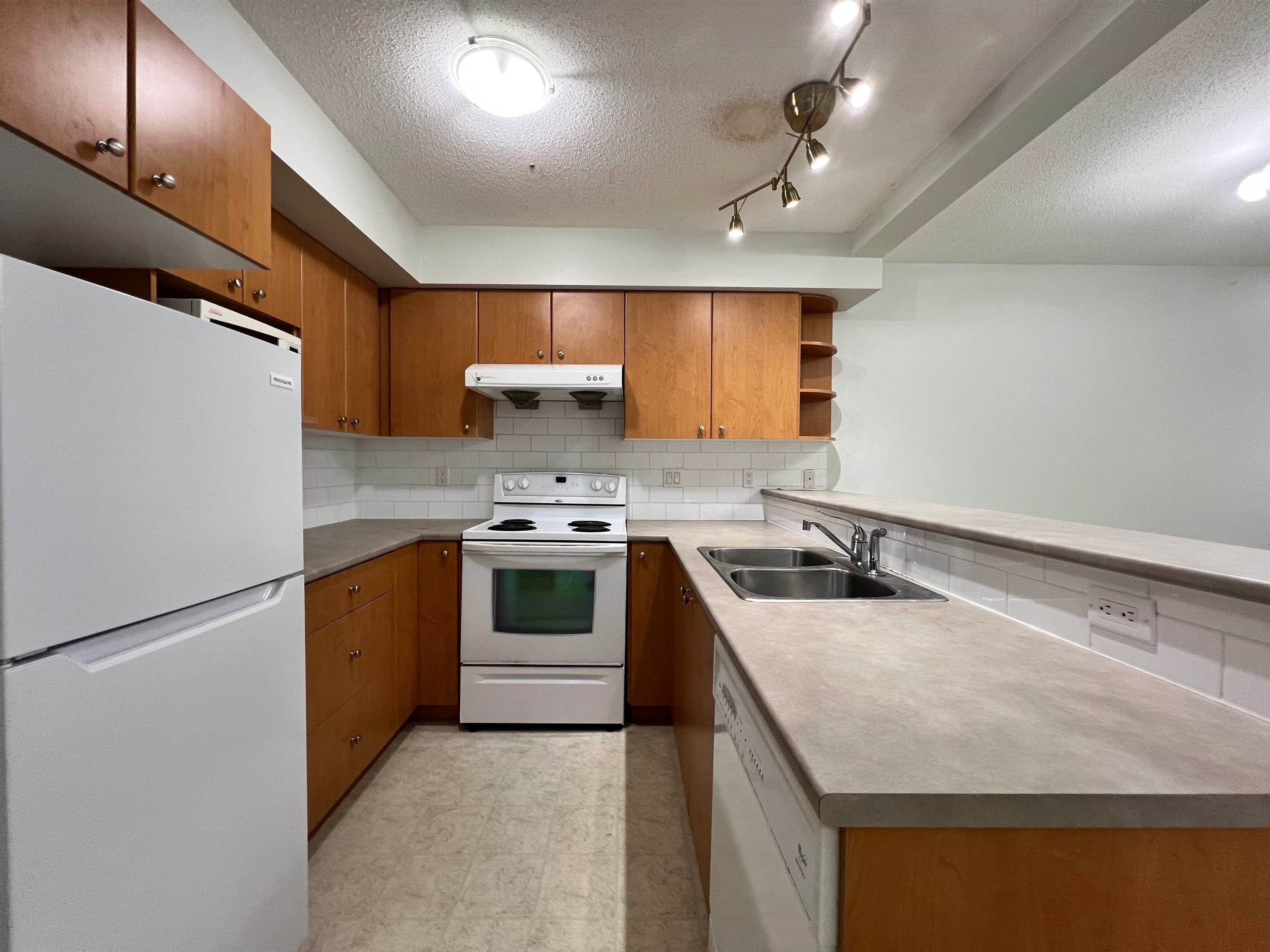 7088 17th Avenue, Burnaby, V3N 1K5 — photo 3