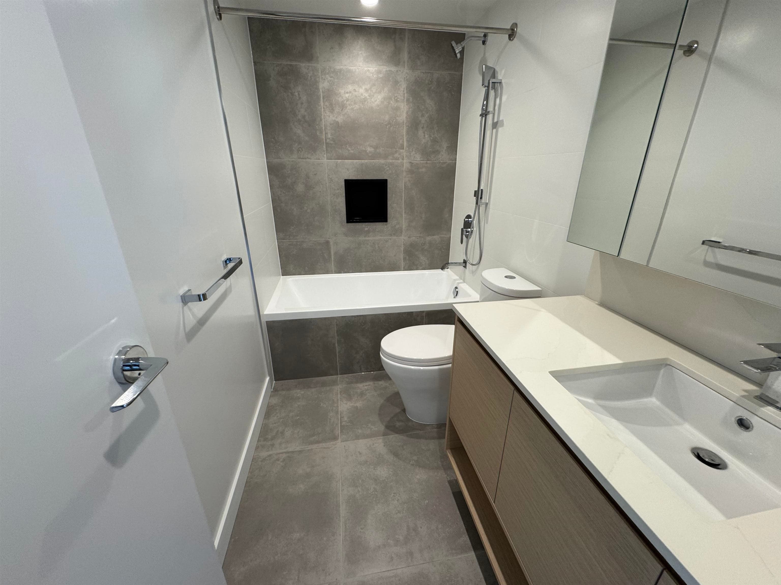 2812 - 13745 George Junction, Surrey, V3T 0V8 — photo 4