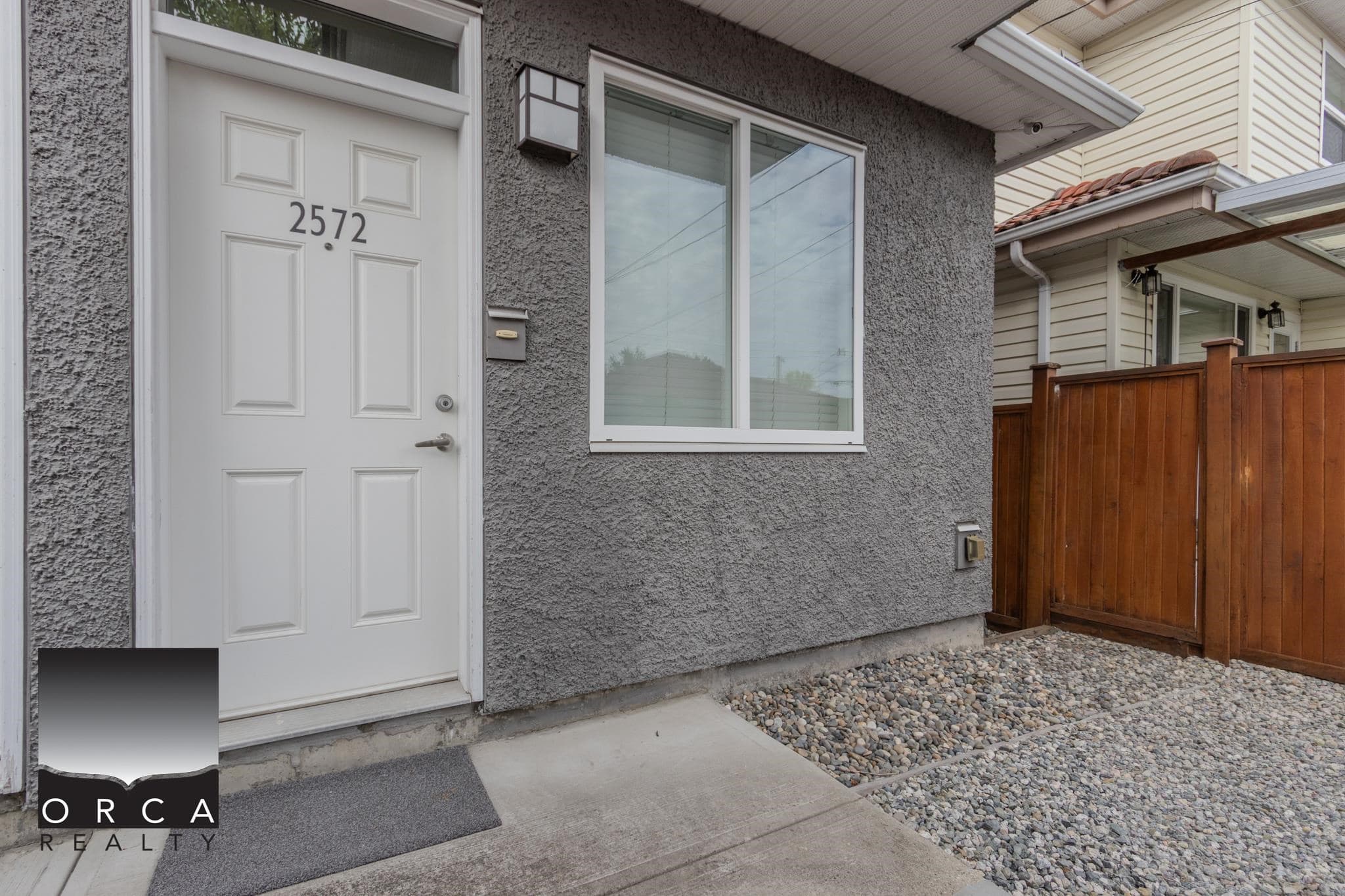 2572 E 2nd Avenue, Vancouver, V5M 1C6 — photo 2