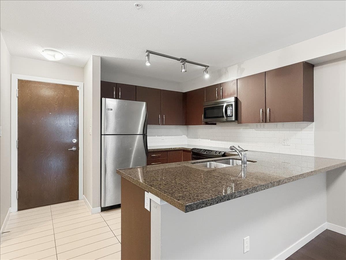 209 - 7337 Macpherson Avenue, Burnaby, V5J 0A9 — photo 3