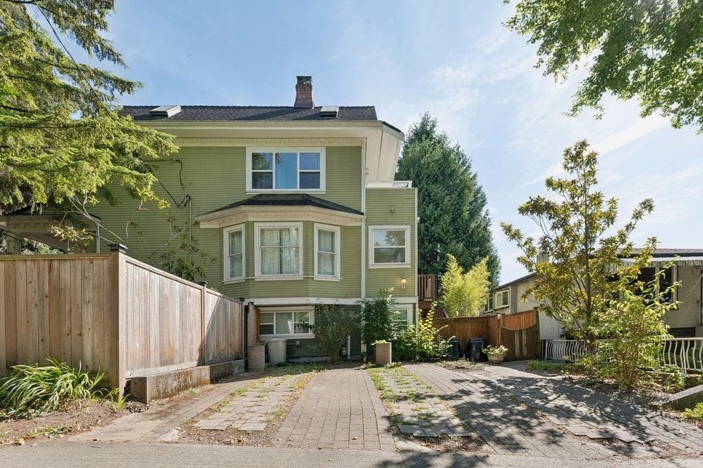 Garden - 3401 Fleming Street, Vancouver, V5N 3V7 — photo 2
