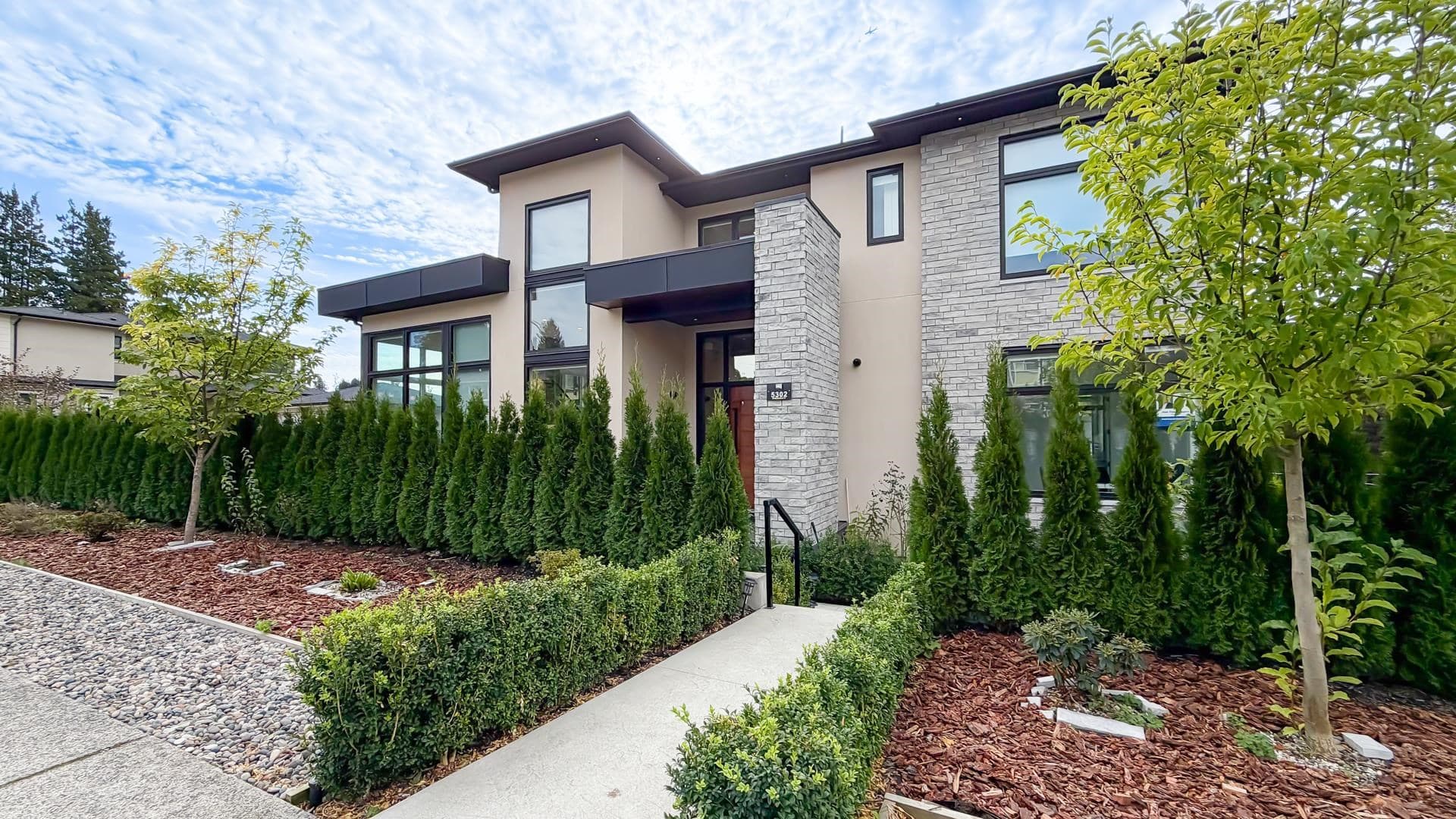 5302 Springdale Court, Burnaby, V5B 2B4 — photo 2