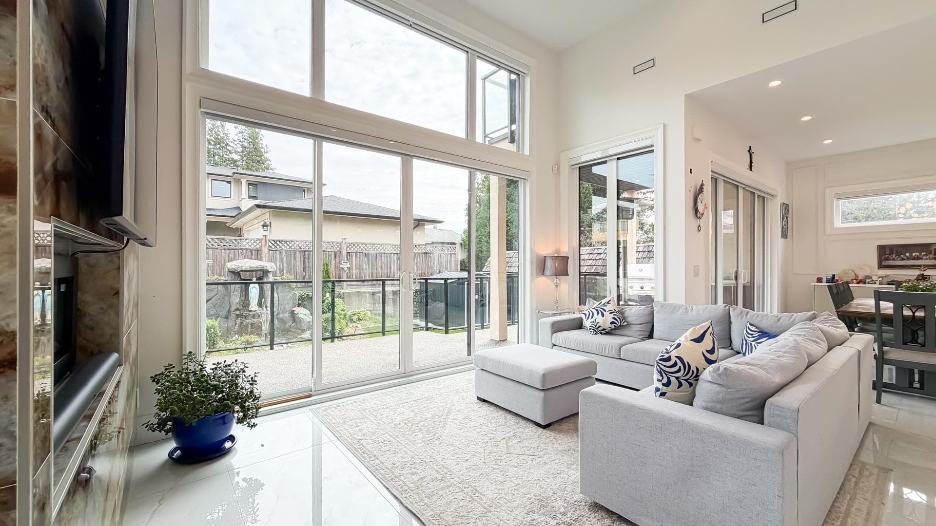 5302 Springdale Court, Burnaby, V5B 2B4 — photo 4