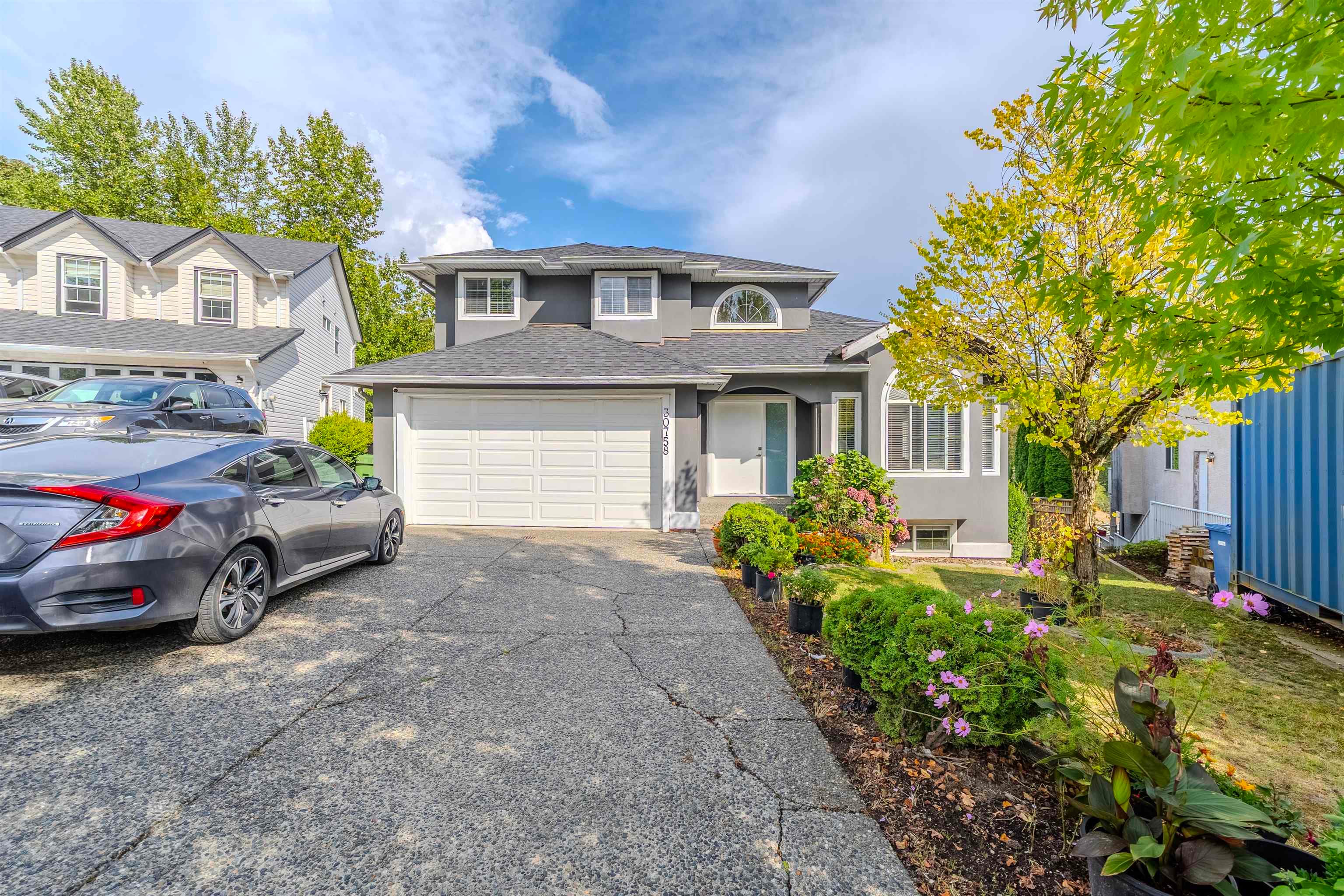 30758 Stellar Court, Abbotsford, V2T 6R5 — photo 1