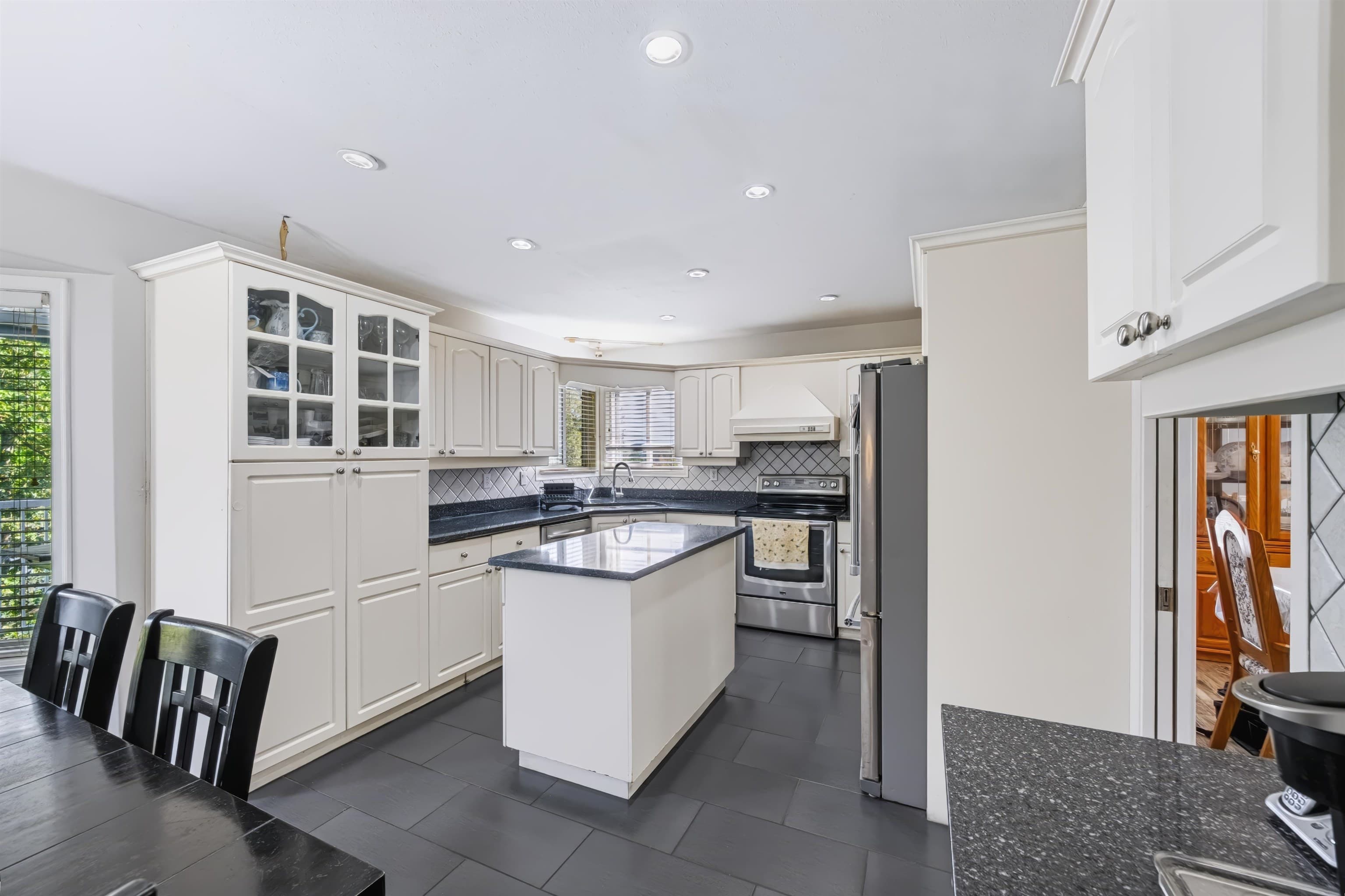 30758 Stellar Court, Abbotsford, V2T 6R5 — photo 5