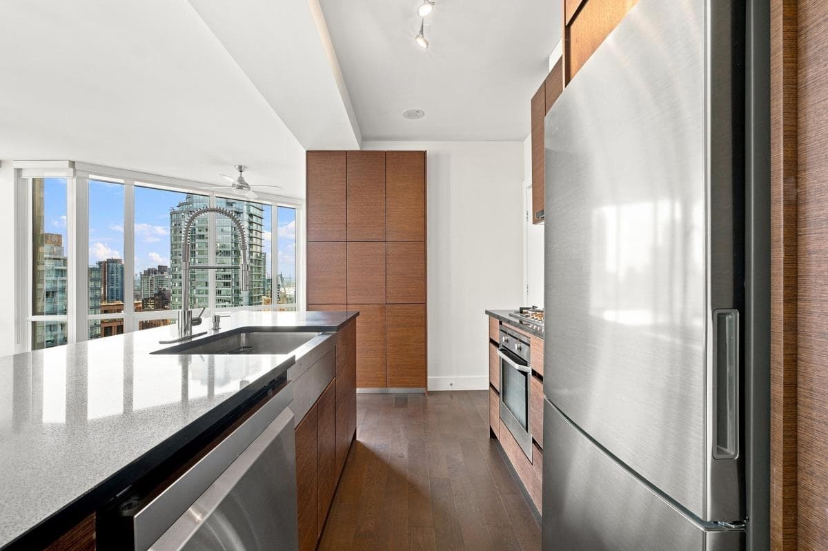 2005 - 565 Smithe Street, Vancouver, V6B 0E4 — photo 4