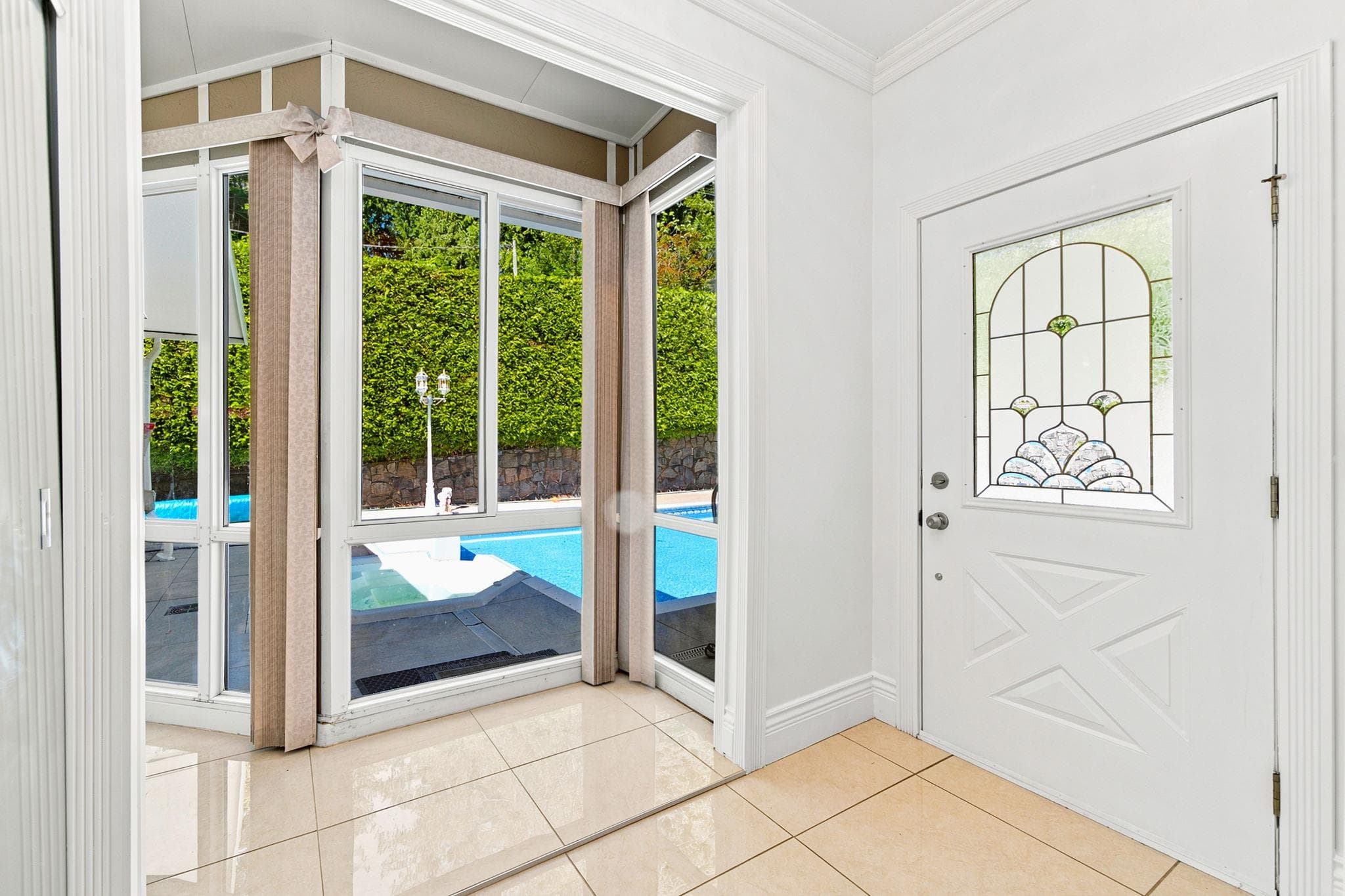 B - 5553 Nancy Greene Way, North Vancouver, V7R 4R6 — photo 2