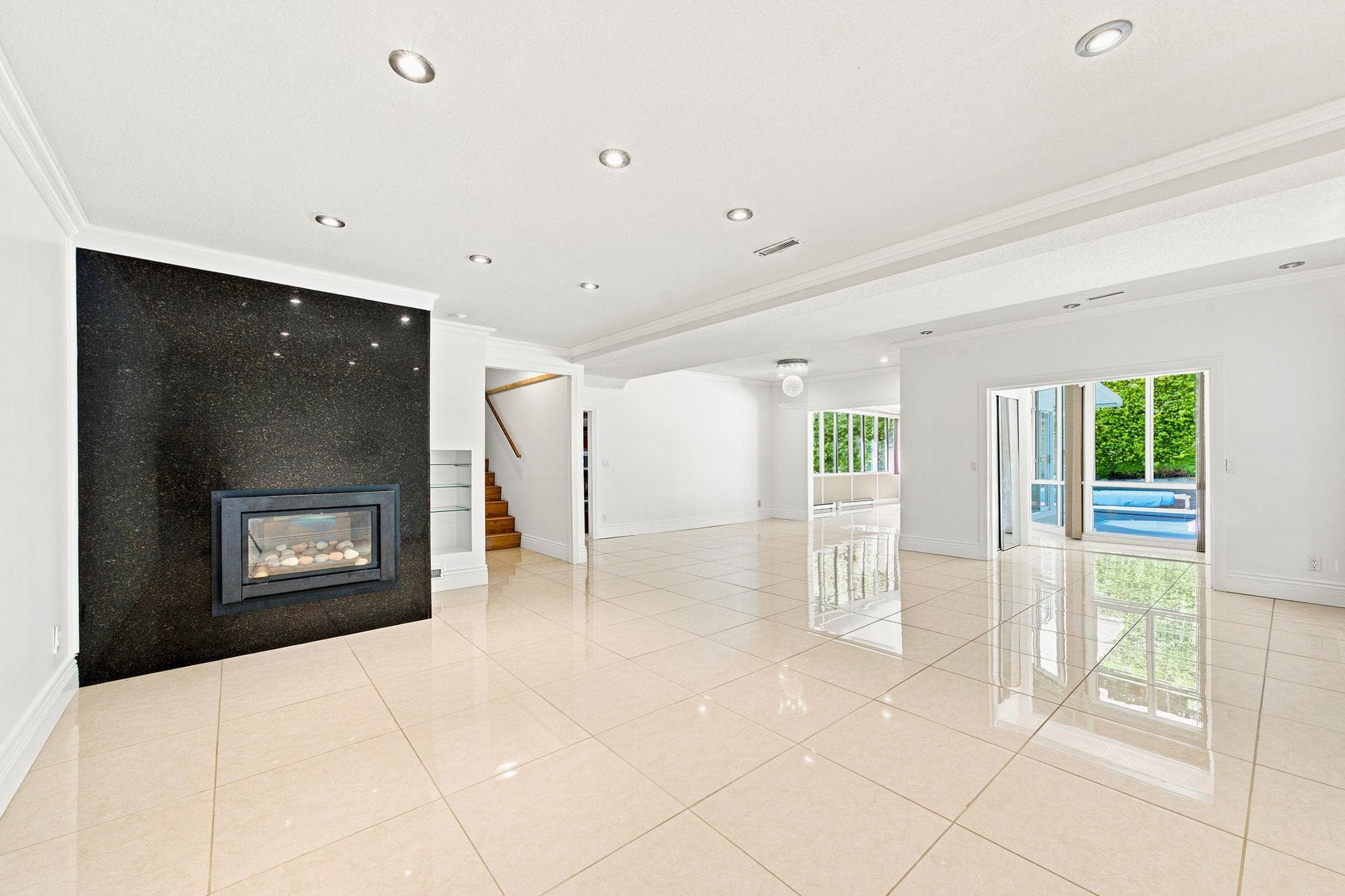 B - 5553 Nancy Greene Way, North Vancouver, V7R 4R6 — photo 3