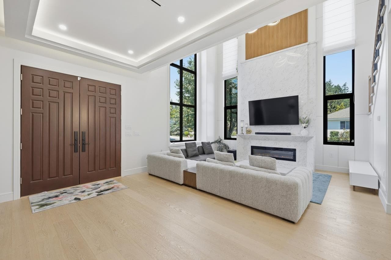1946 143a Street, Surrey, V4A 7T1 — photo 3