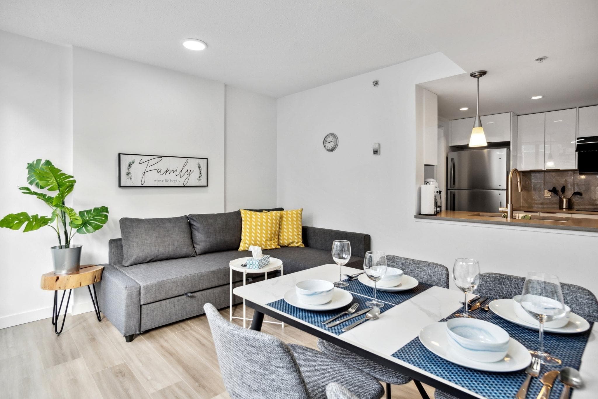 605 - 618 Abbott Street, Vancouver, V6B 0C1 — photo 2